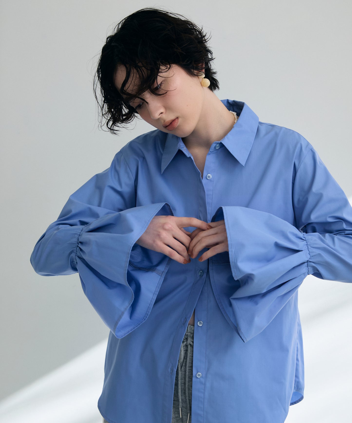 袖フレアーシャツ