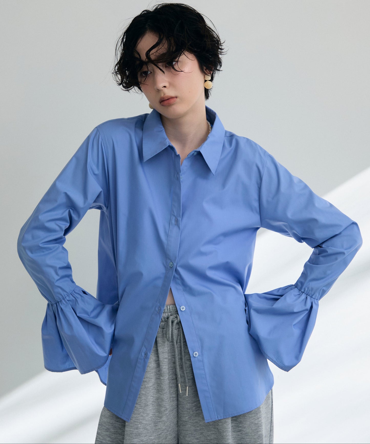 袖フレアーシャツ