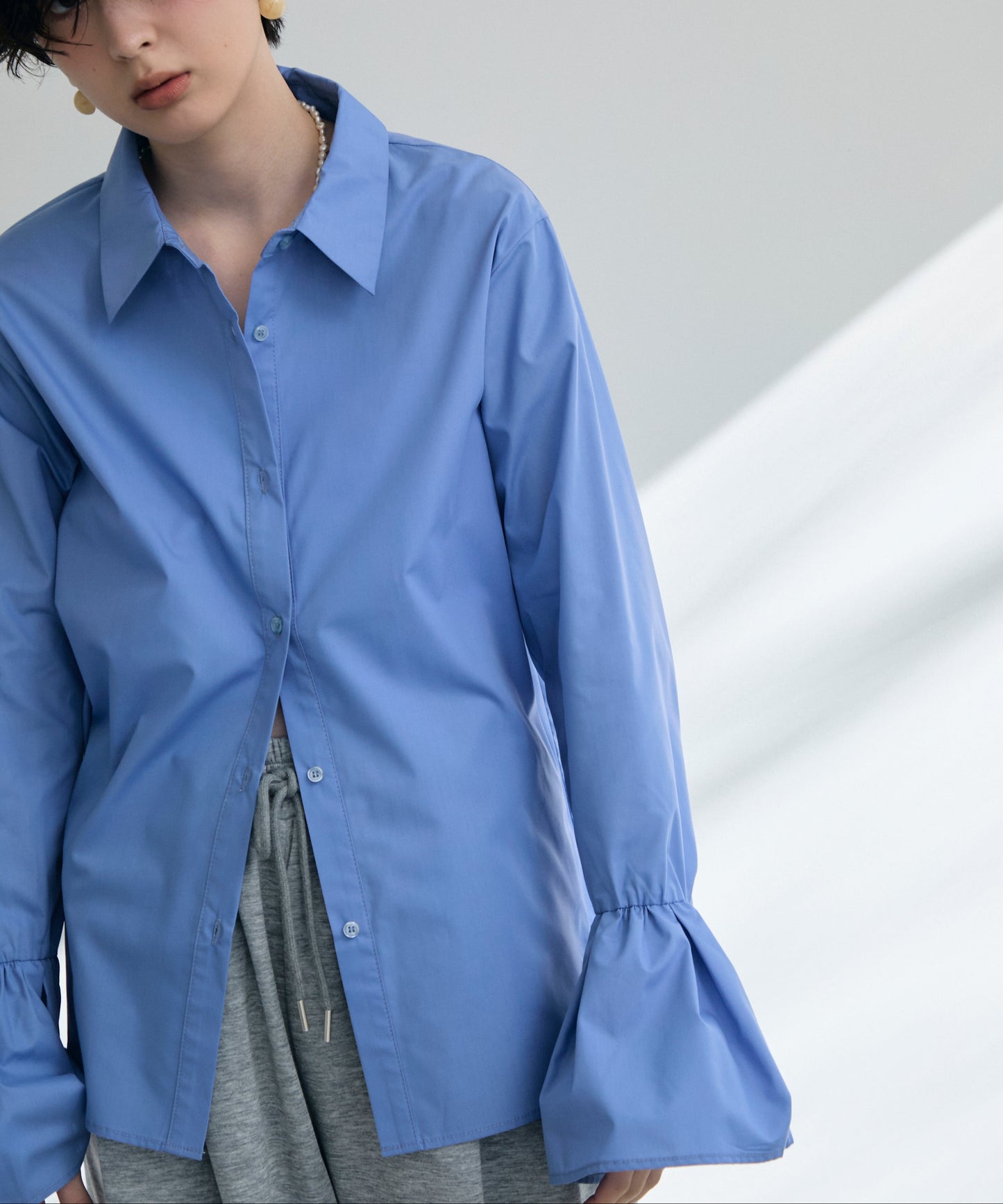 袖フレアーシャツ