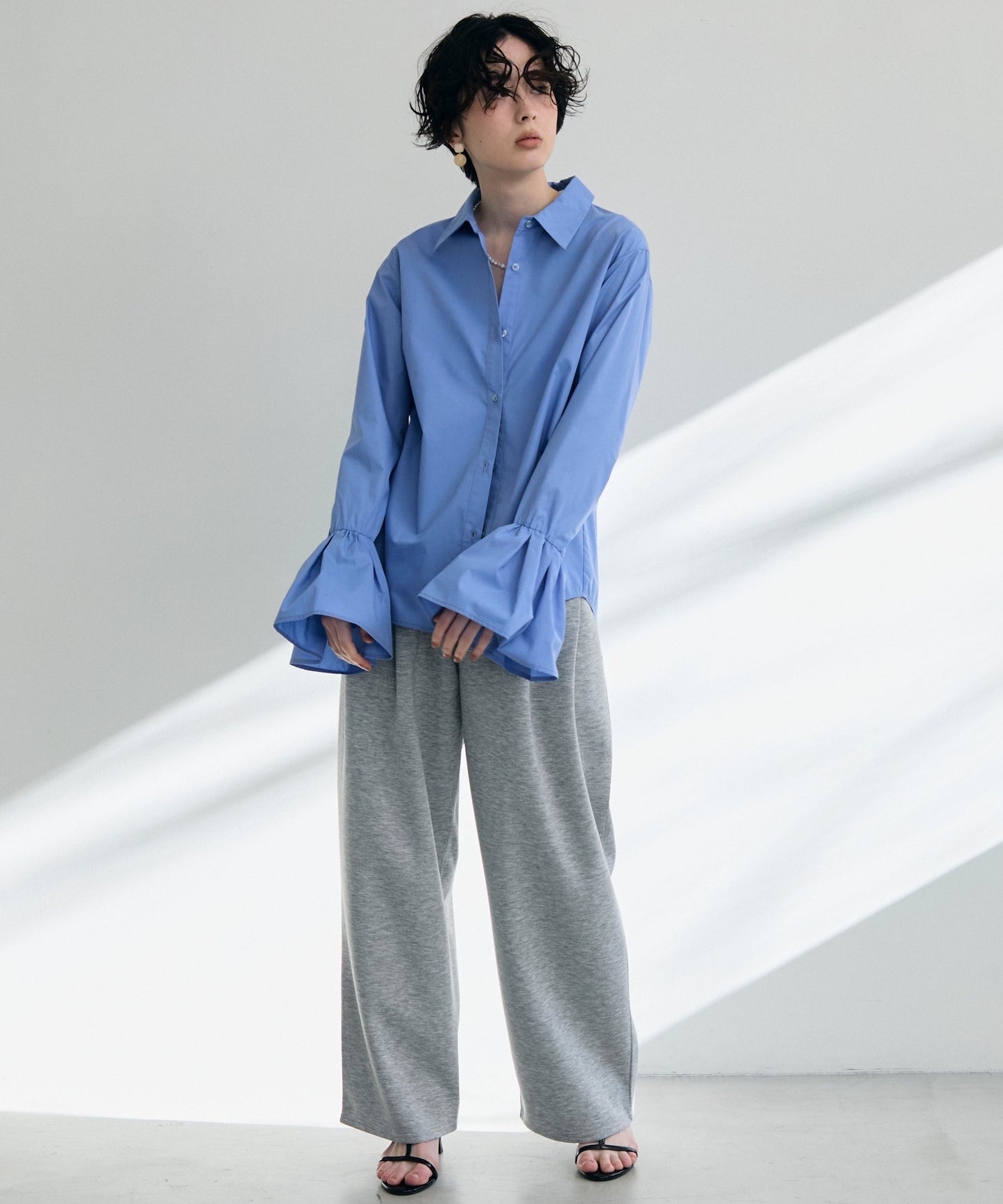 袖フレアーシャツ