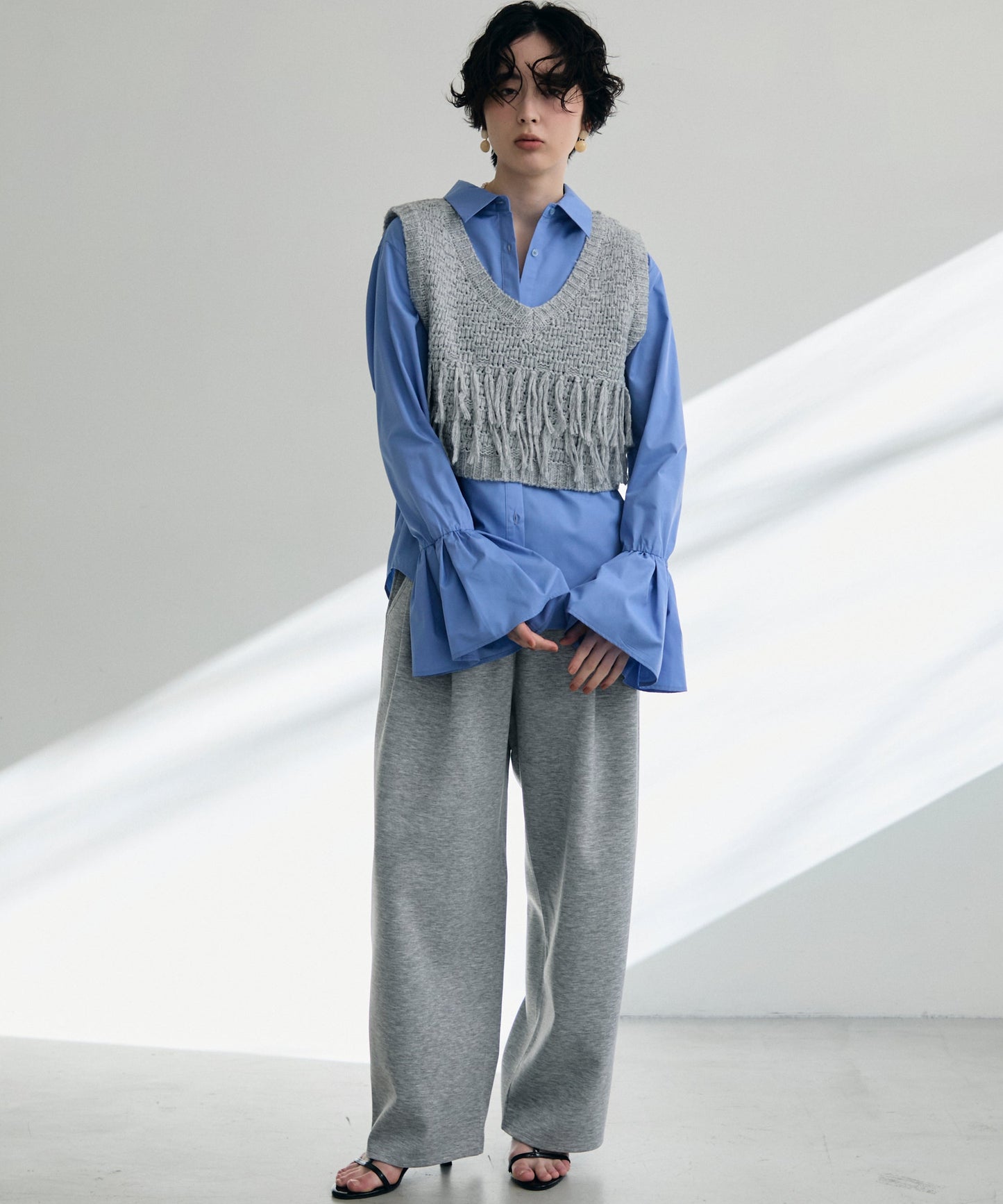 袖フレアーシャツ