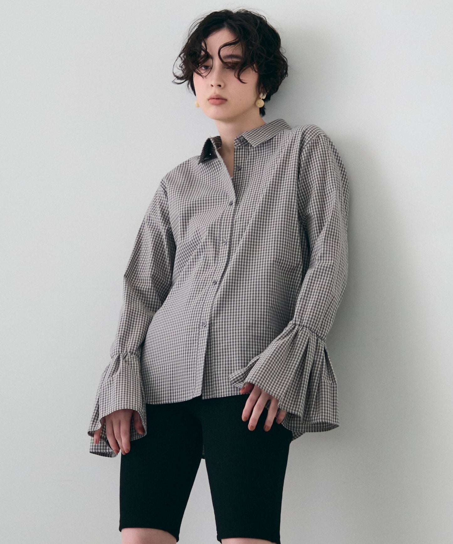 袖フレアーシャツ