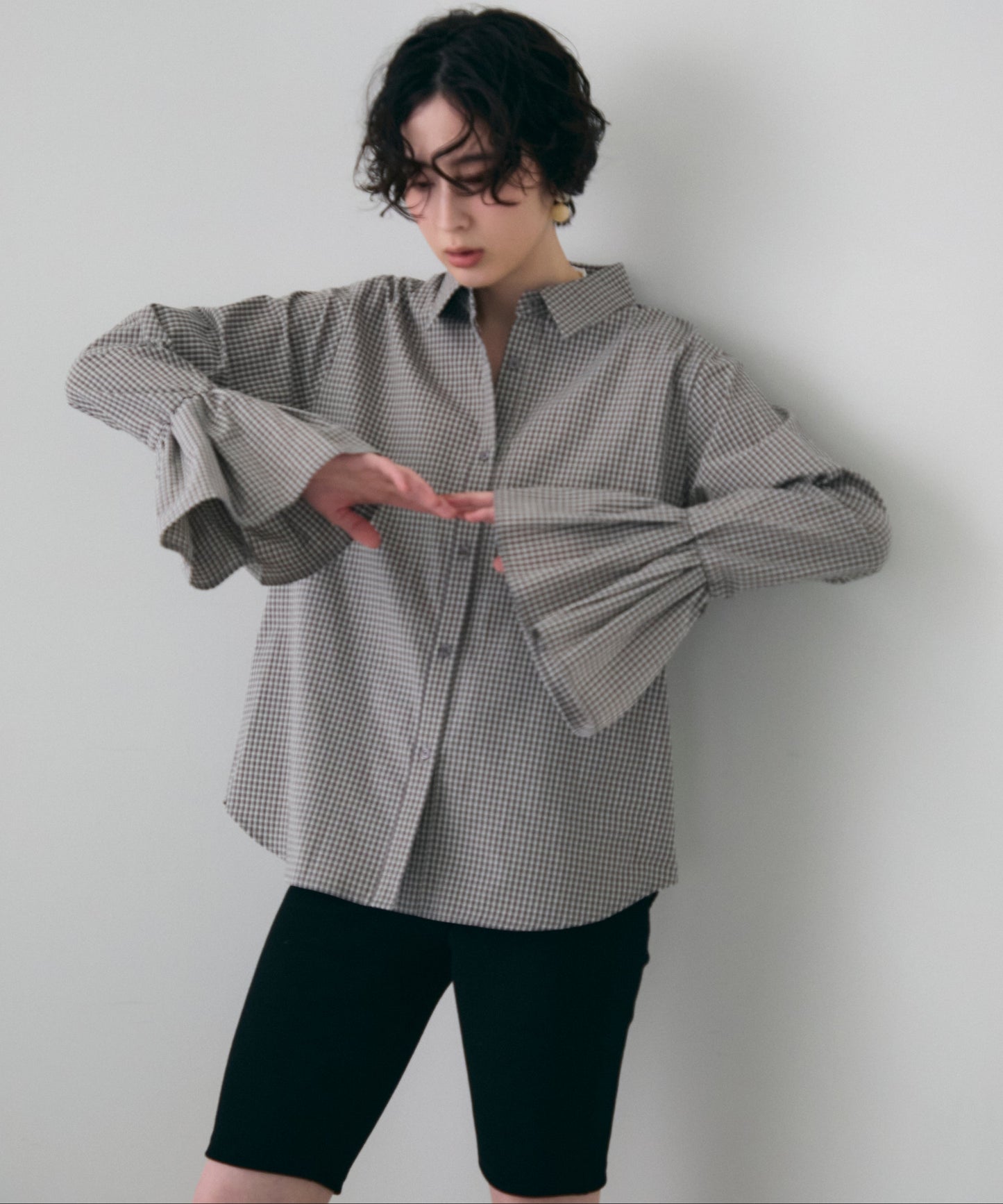 袖フレアーシャツ