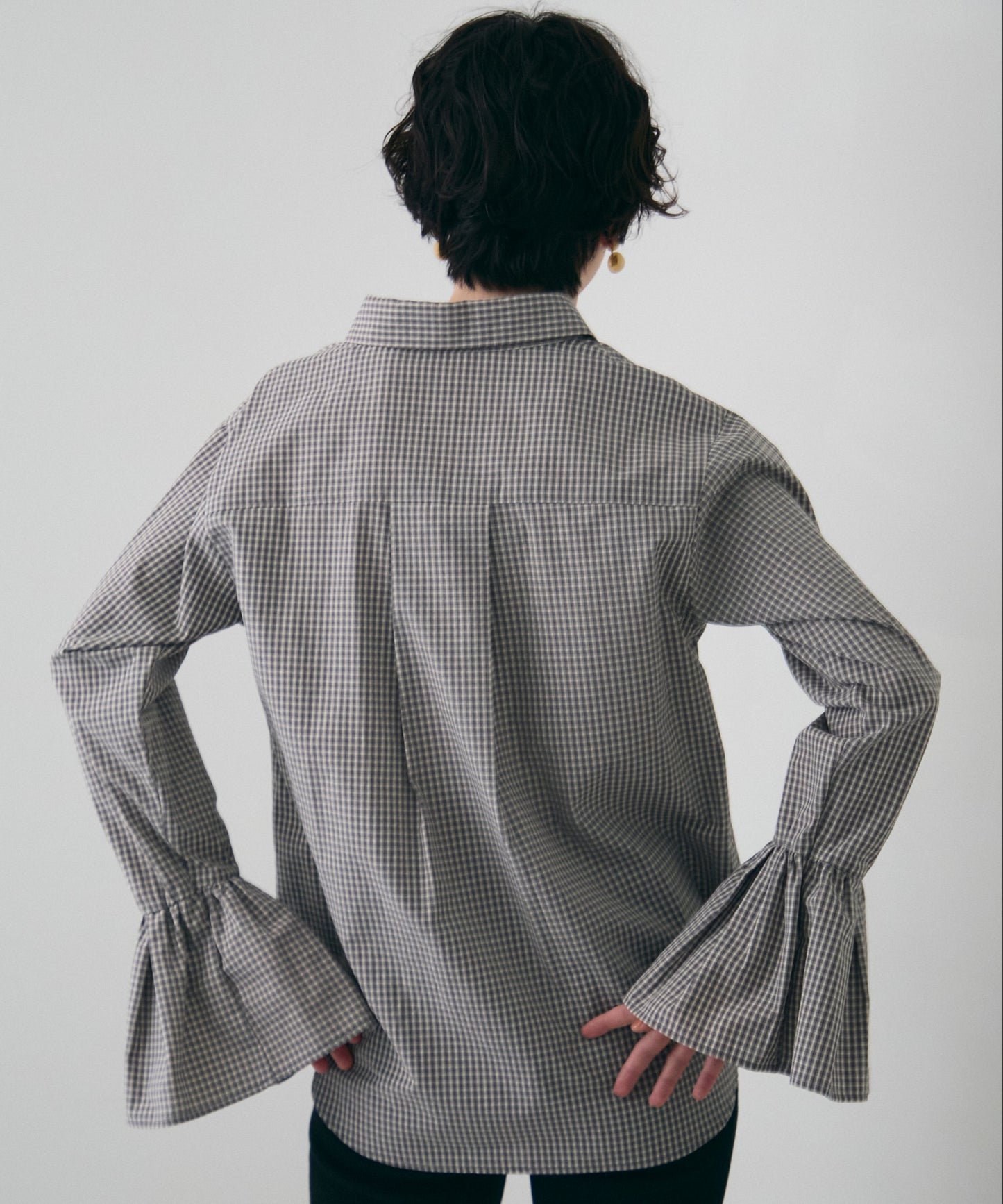 袖フレアーシャツ