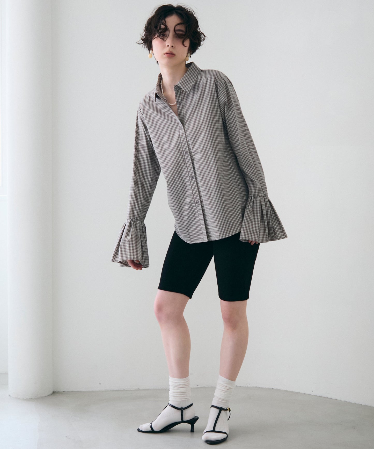 袖フレアーシャツ