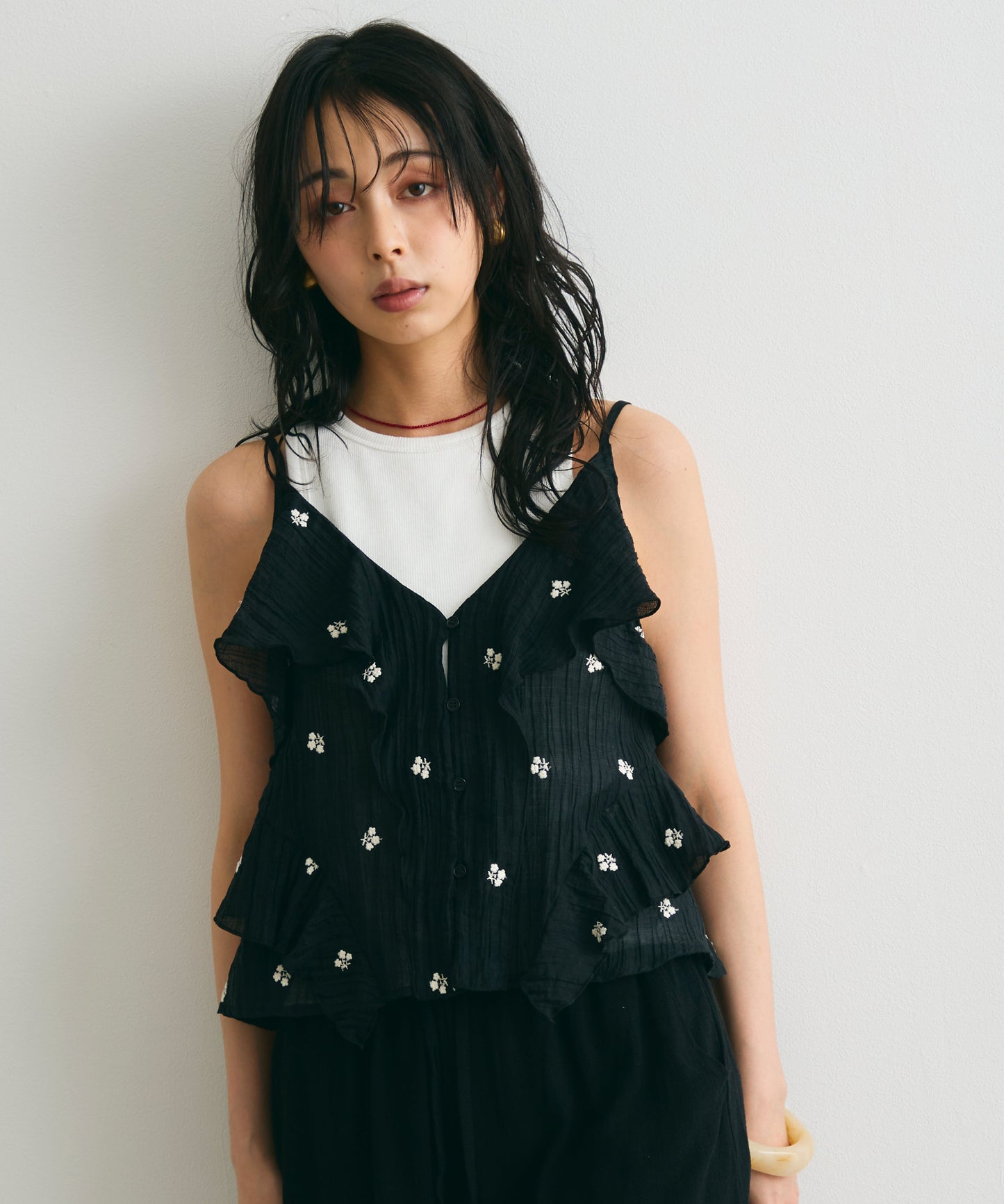 シアー楊柳ヘムフリル刺繍オーバーキャミ