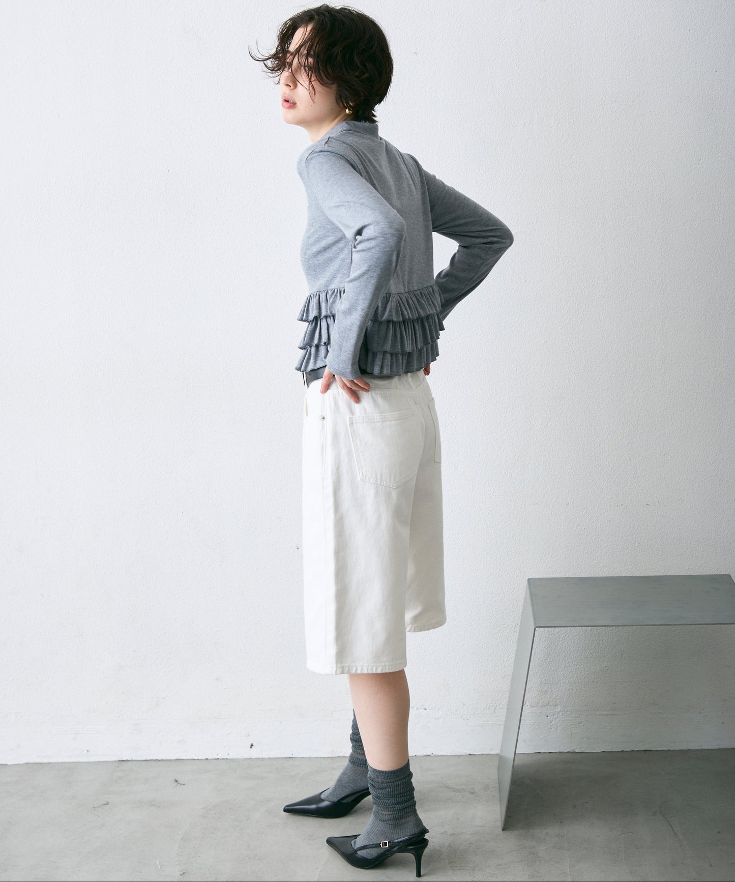 フライス裾フリルポロカラープルオーバー