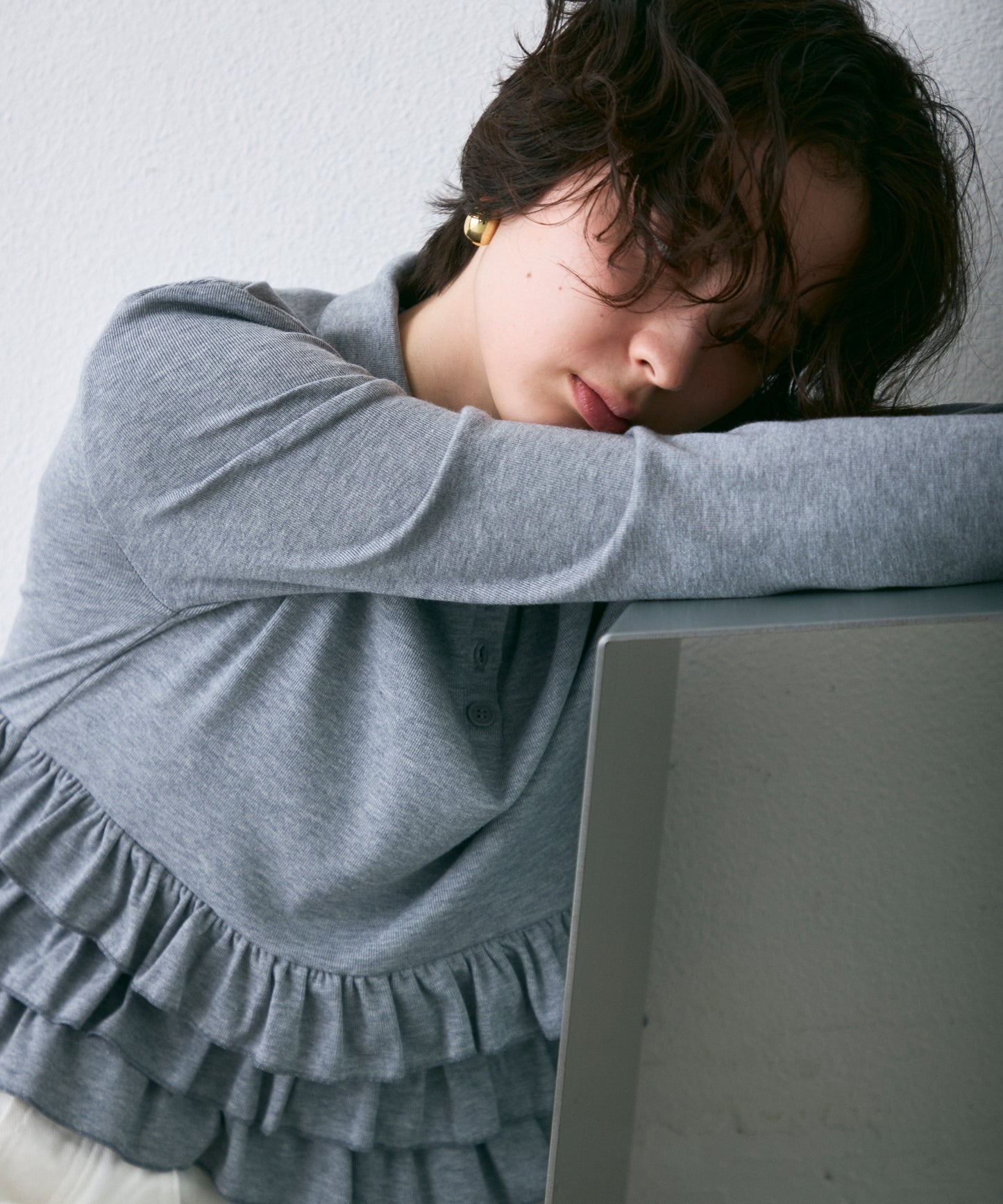 フライス裾フリルポロカラープルオーバー