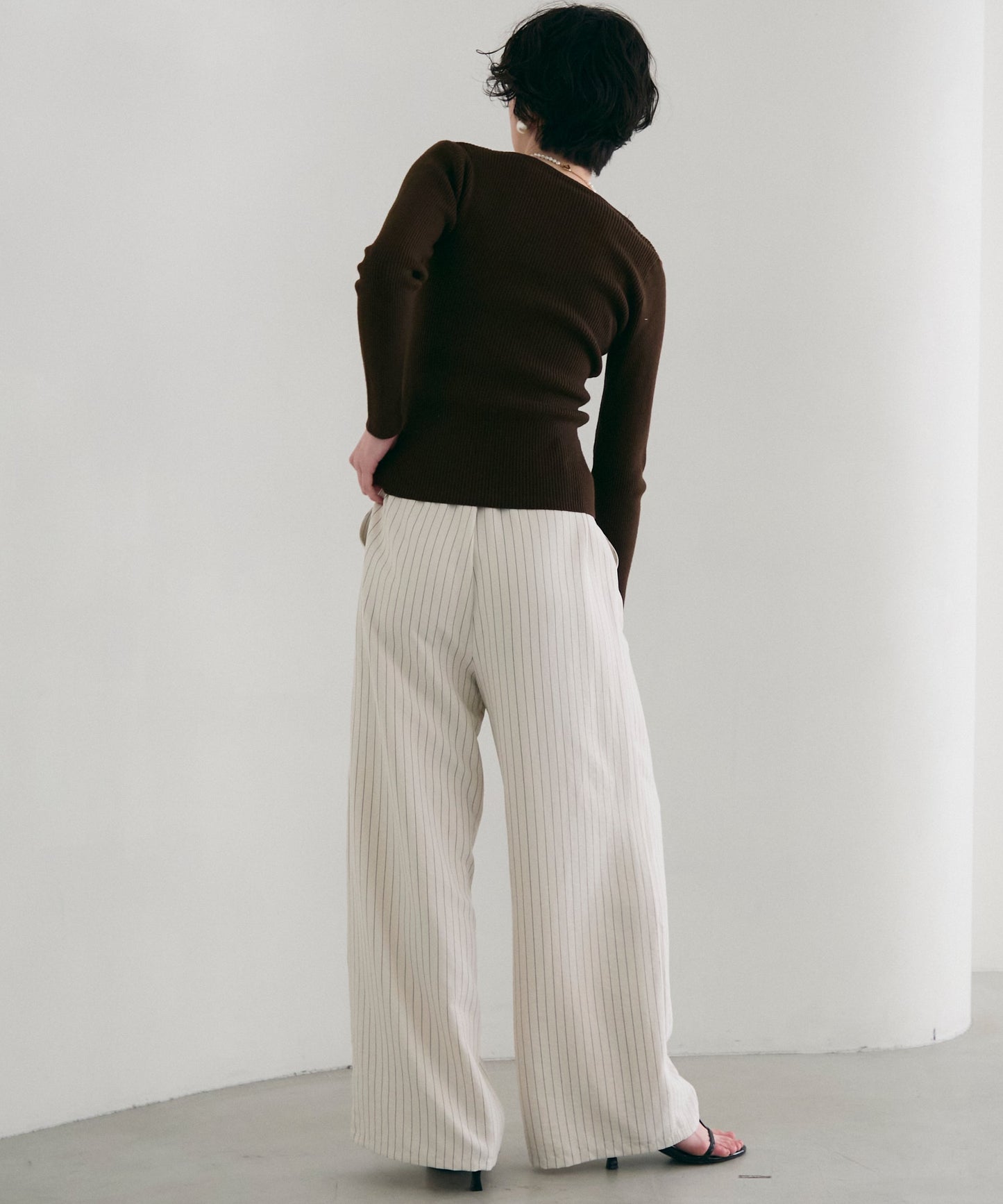 レースレイヤードヘンリーネックリブニット