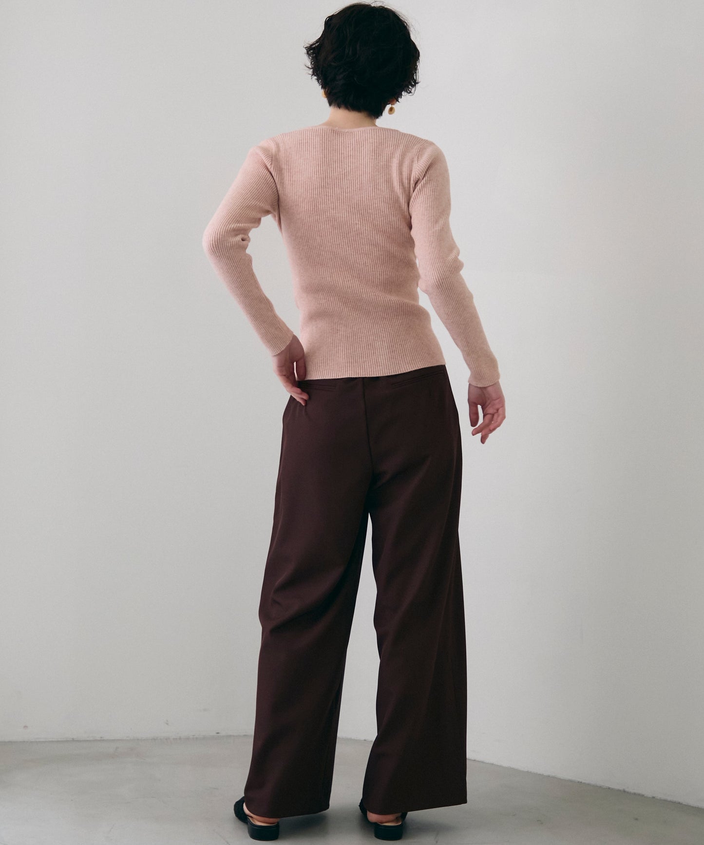 レースレイヤードヘンリーネックリブニット