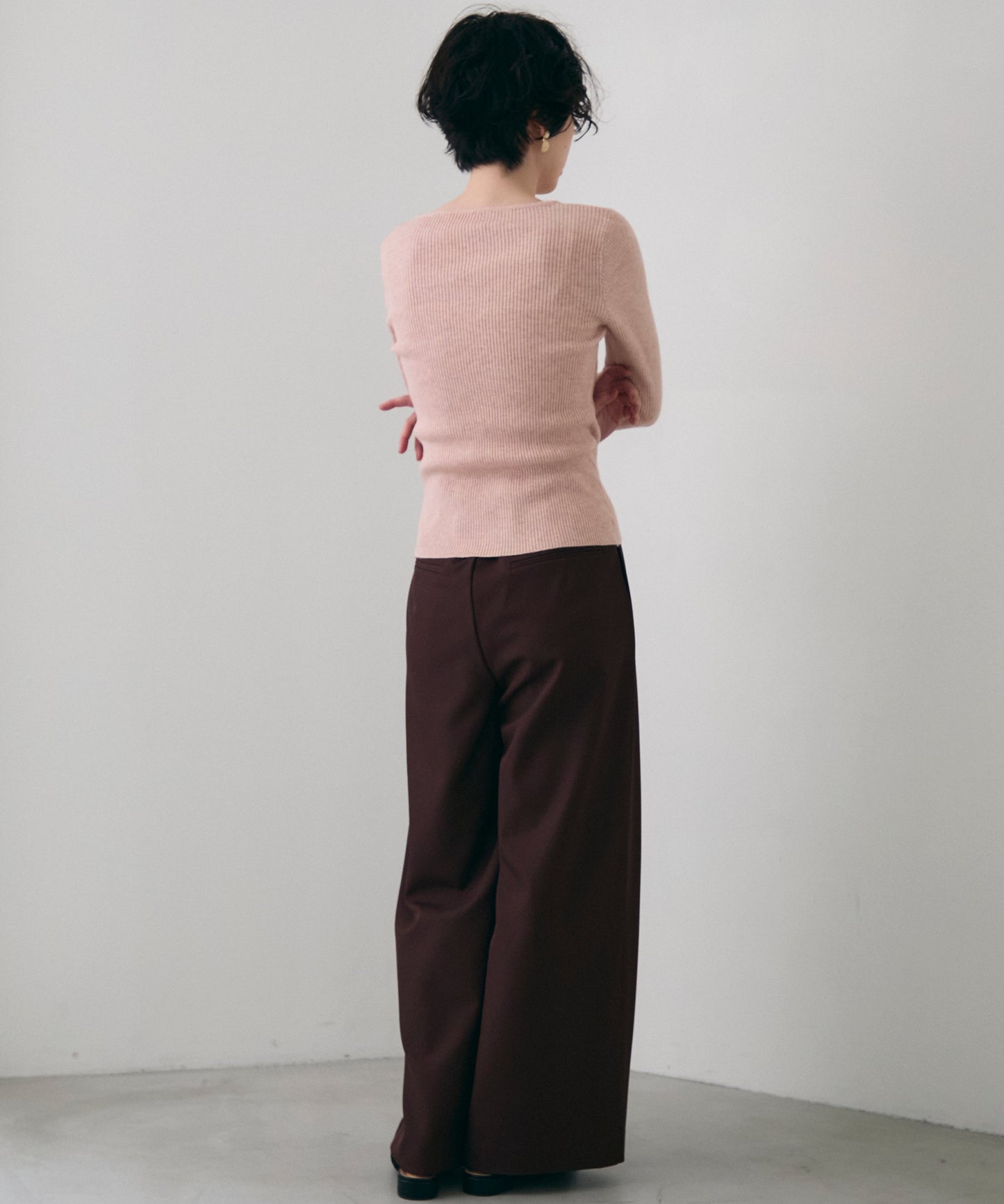 レースレイヤードヘンリーネックリブニット