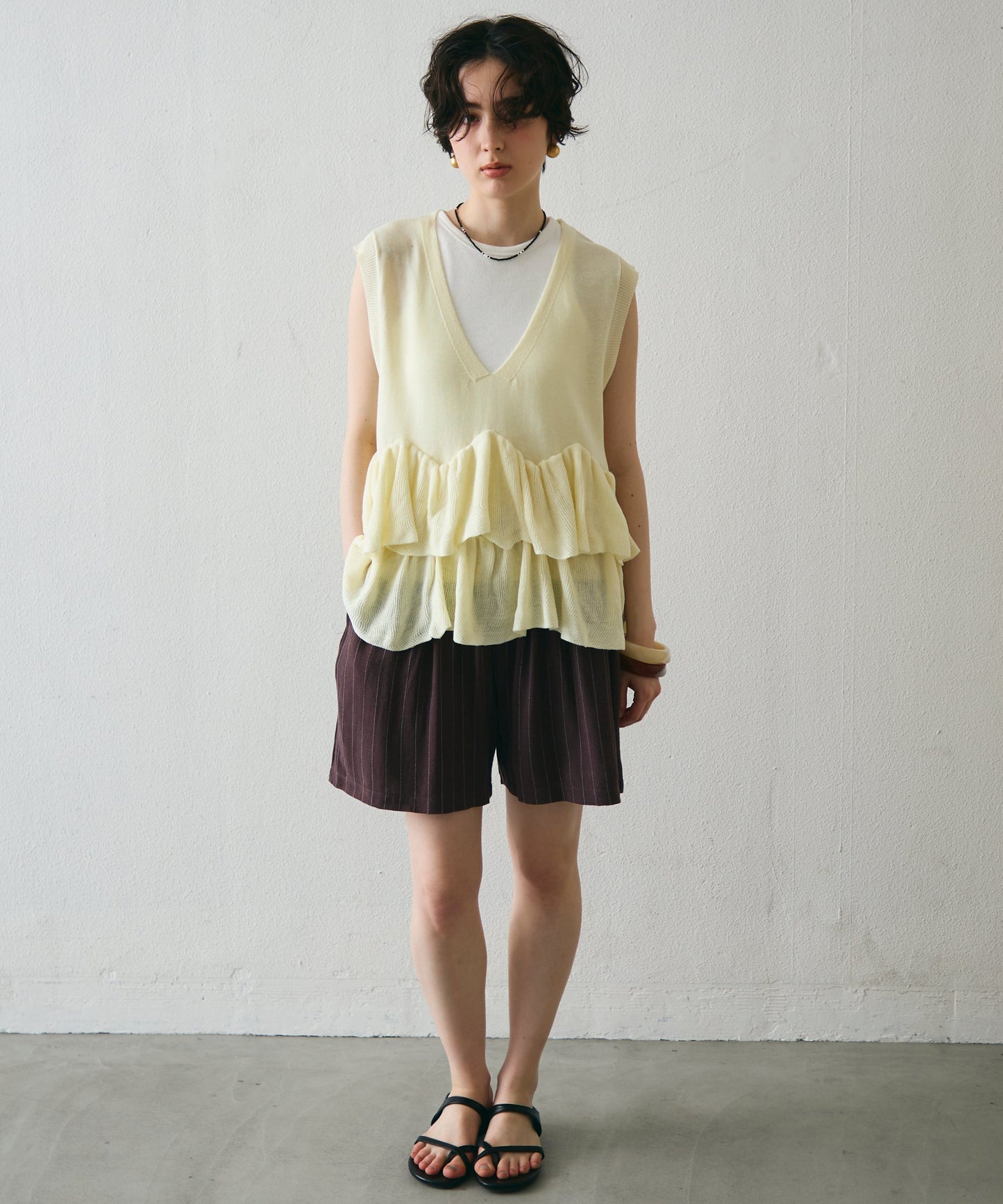 ラウンドフリルニットベスト