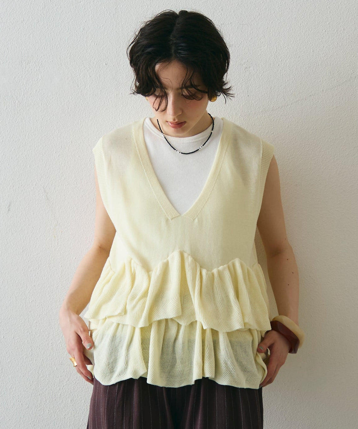 ラウンドフリルニットベスト