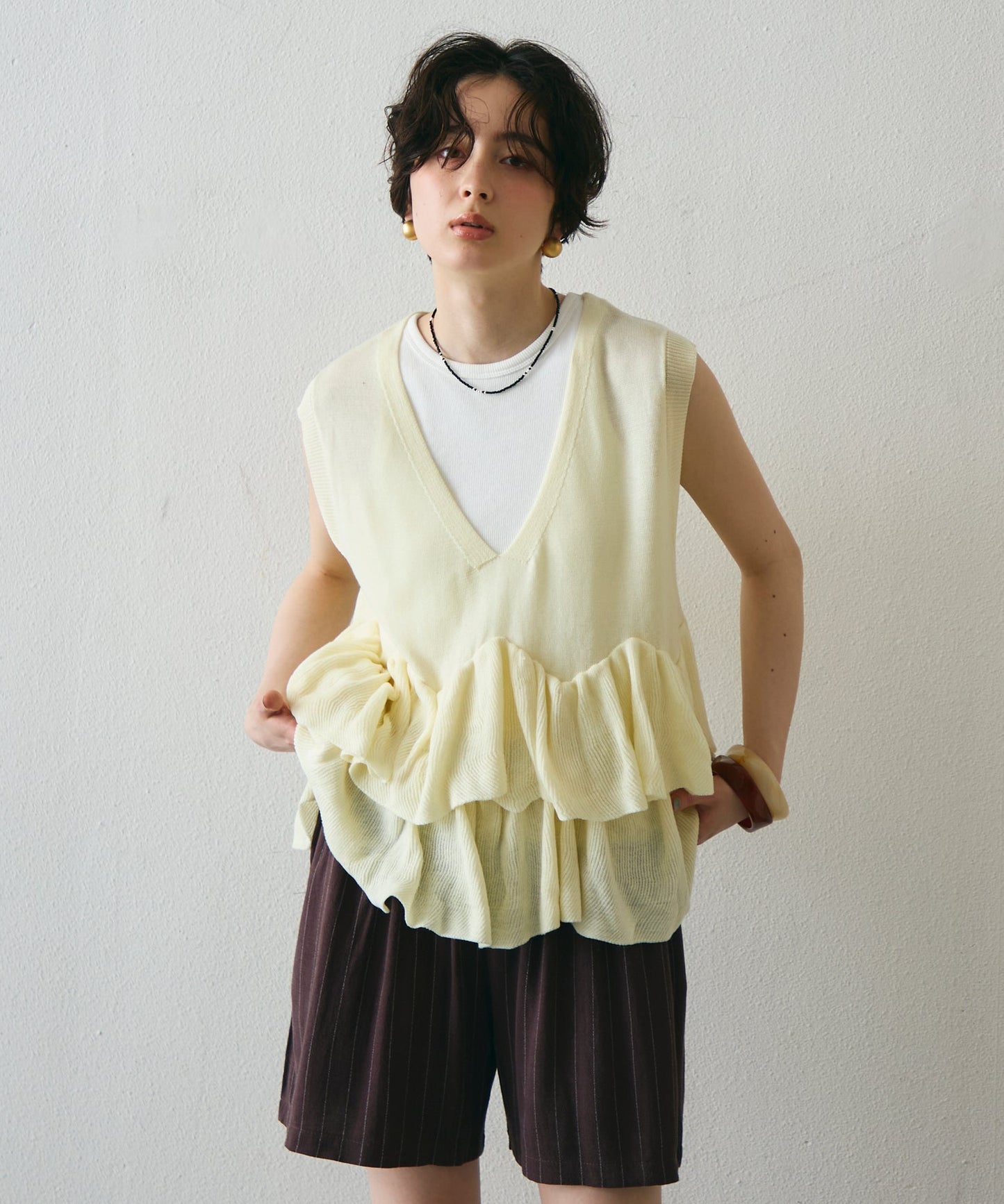 ラウンドフリルニットベスト