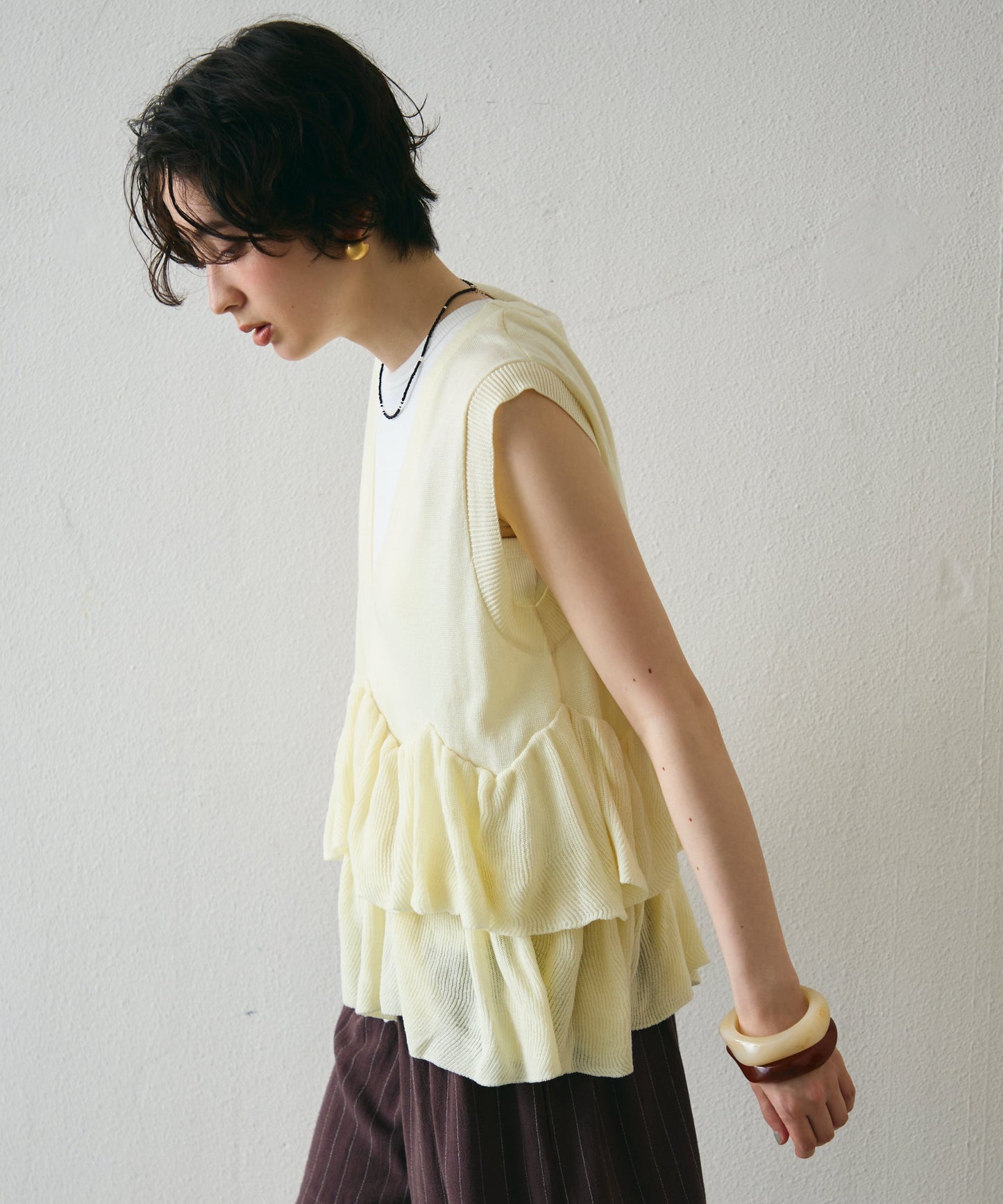 ラウンドフリルニットベスト