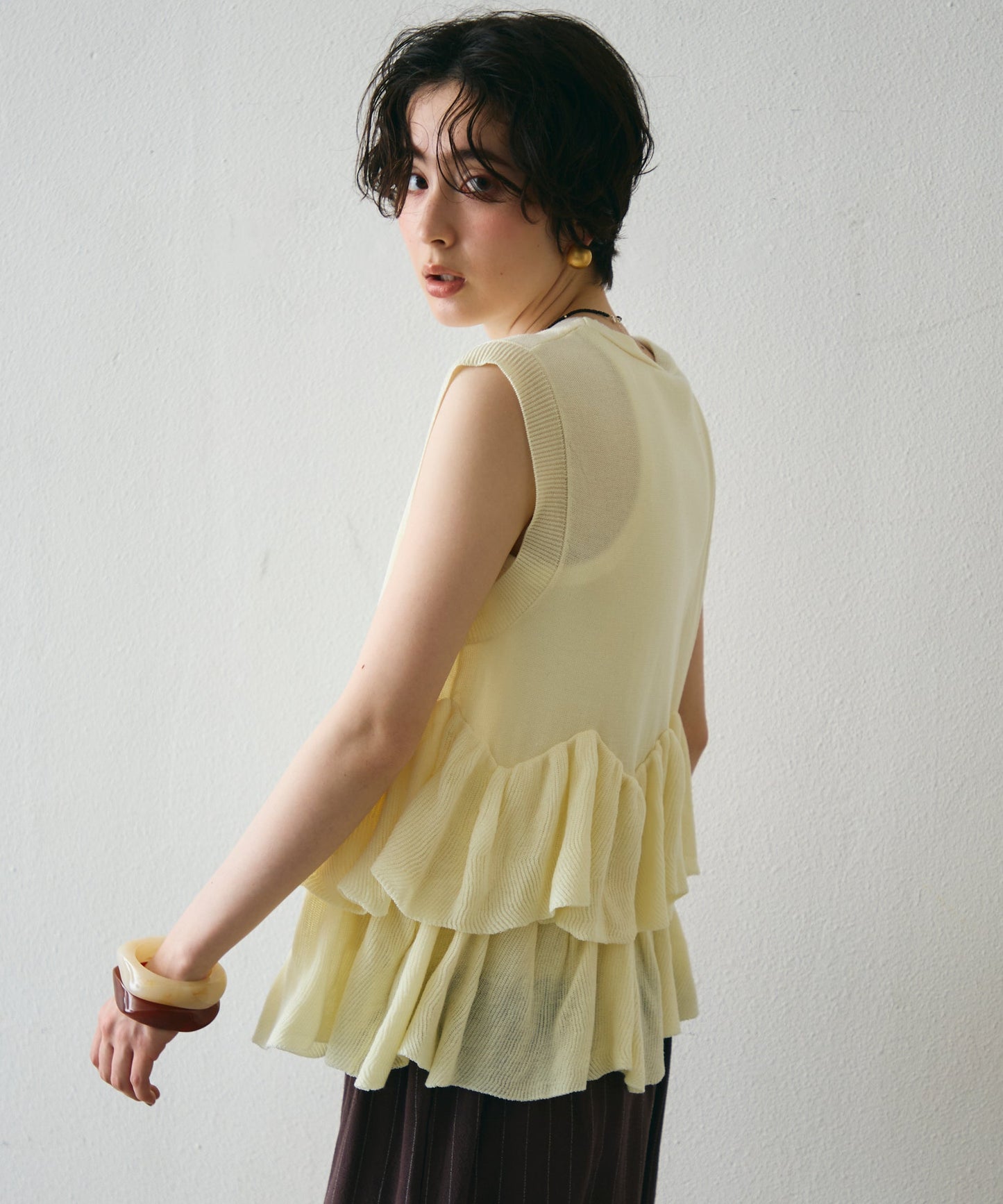 ラウンドフリルニットベスト