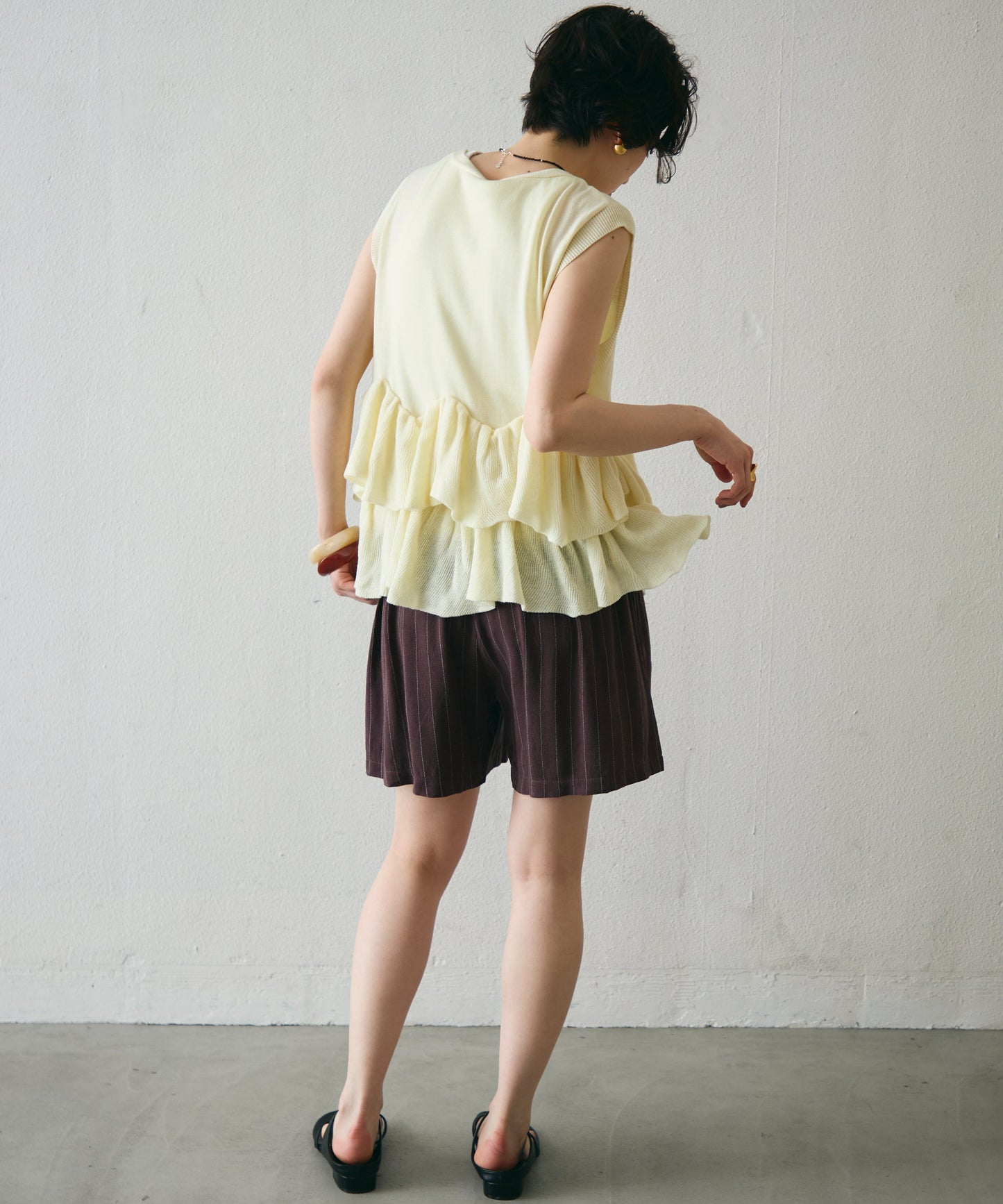 ラウンドフリルニットベスト