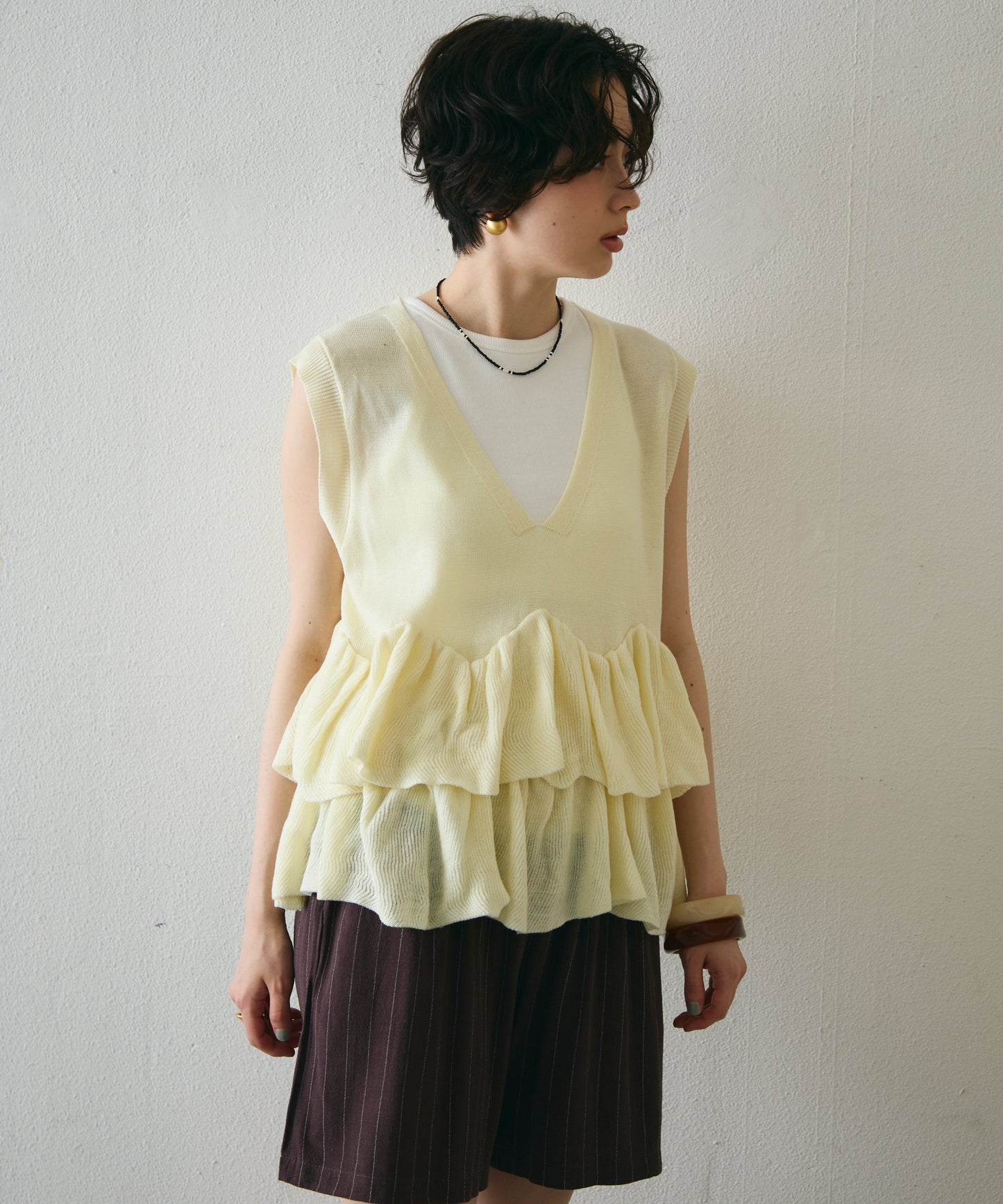 ラウンドフリルニットベスト
