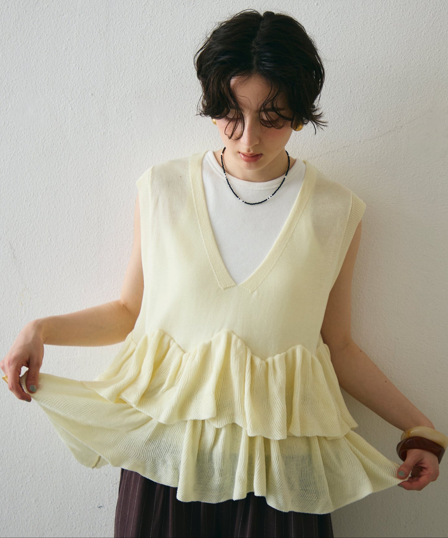 ラウンドフリルニットベスト