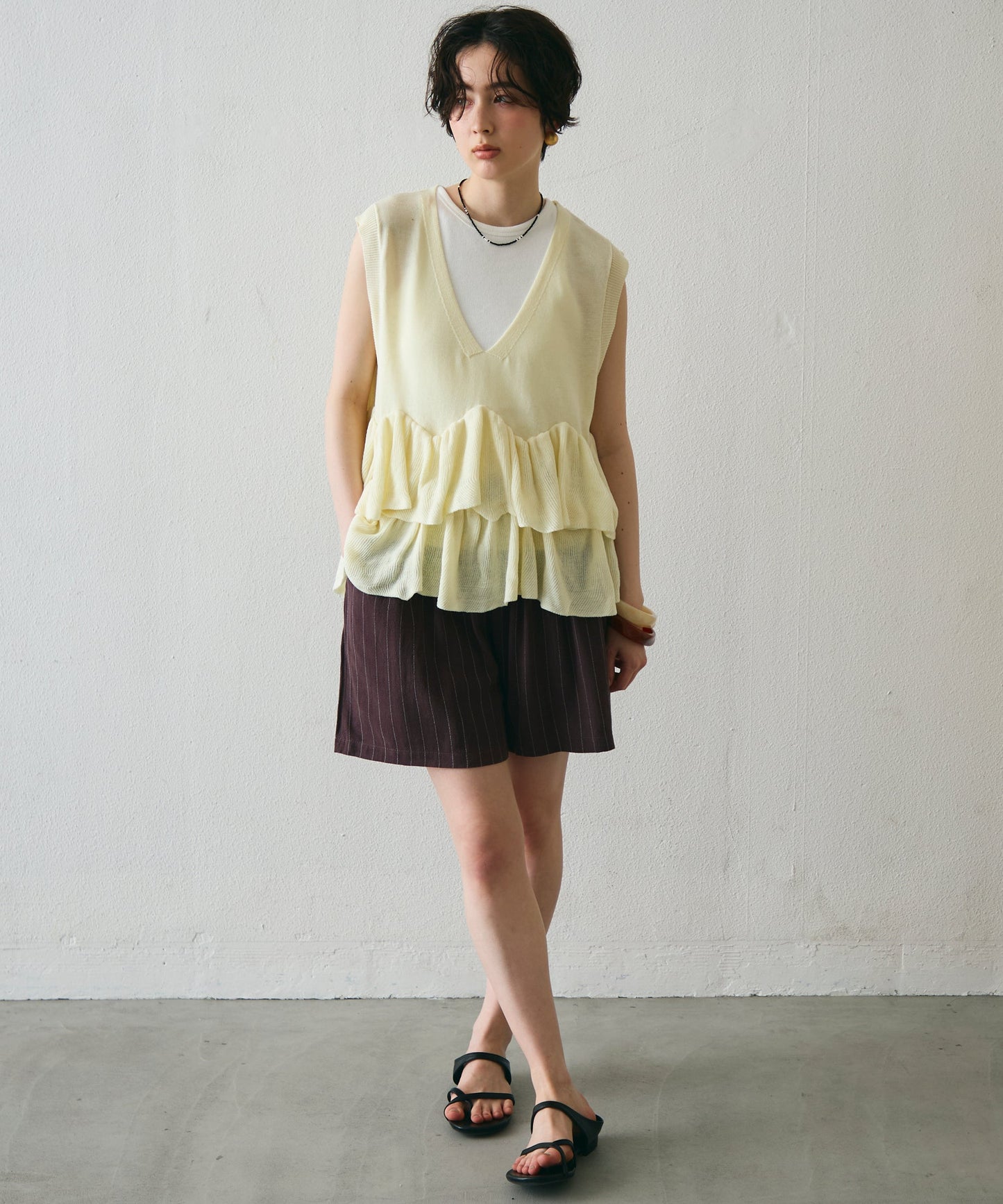 ラウンドフリルニットベスト