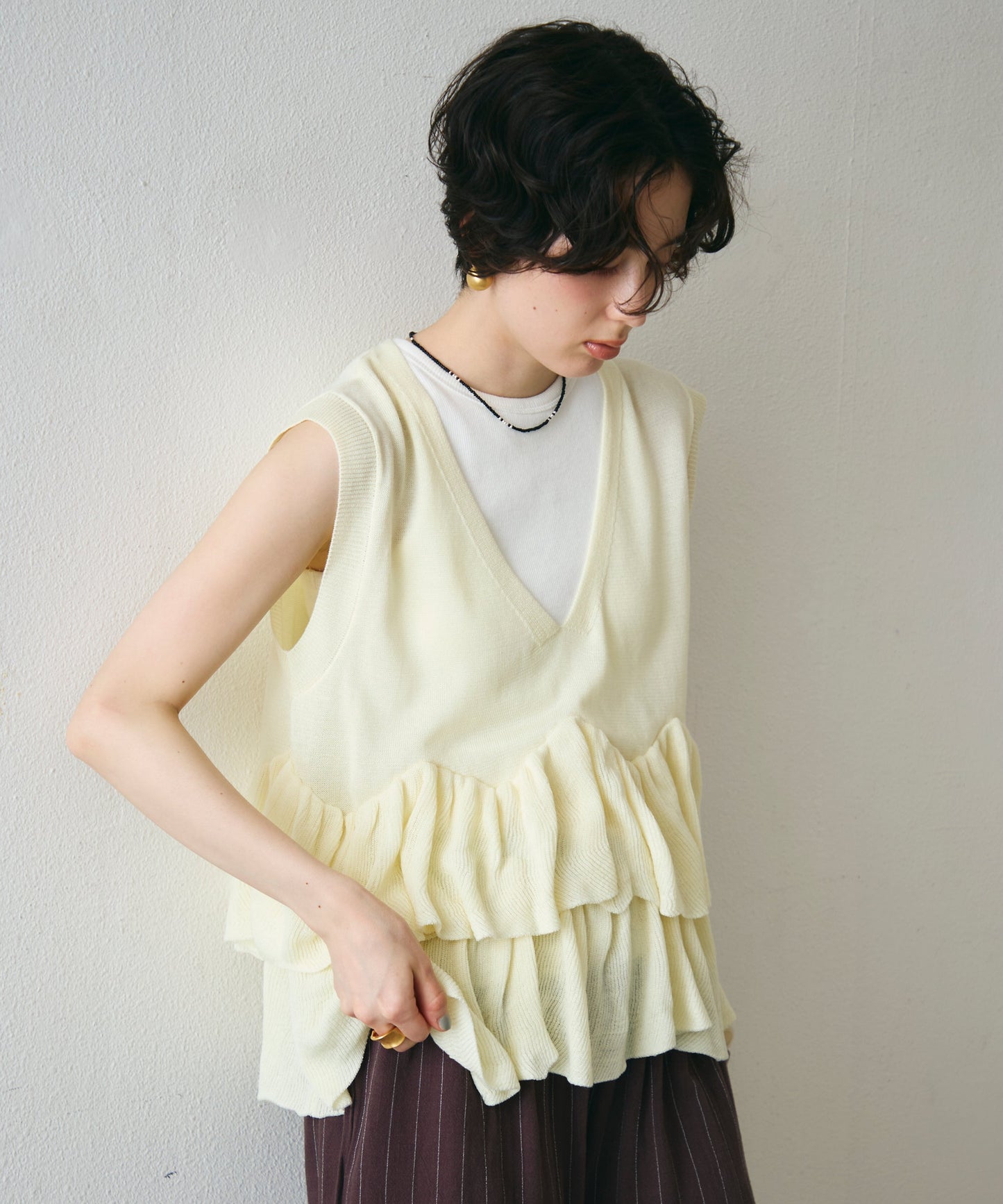 ラウンドフリルニットベスト