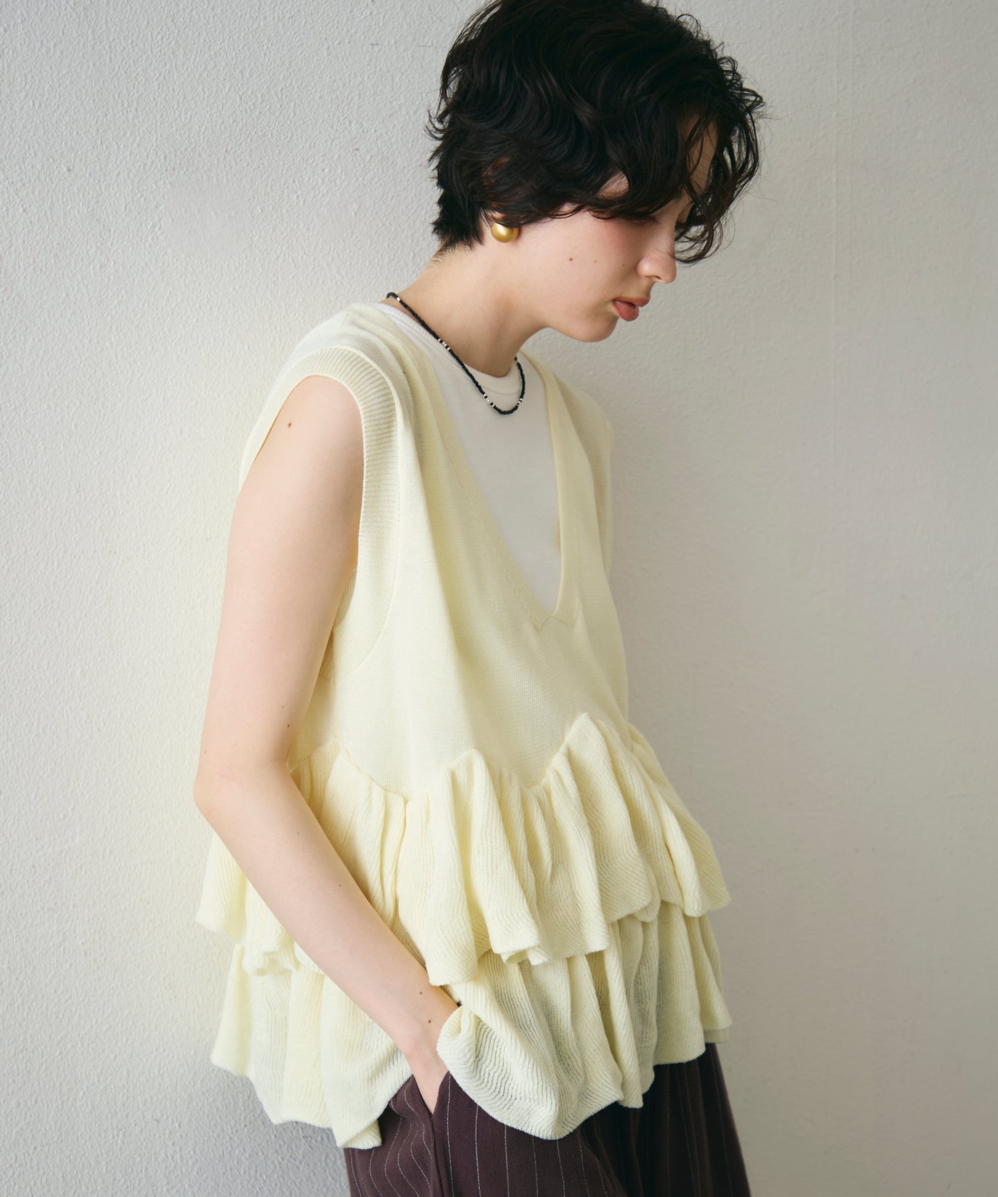 ラウンドフリルニットベスト