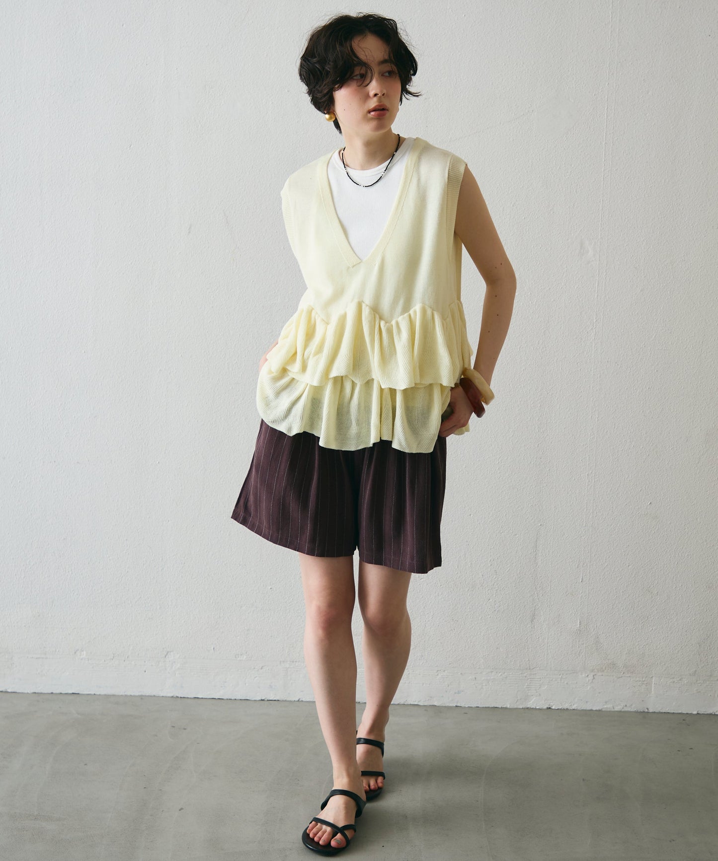 ラウンドフリルニットベスト