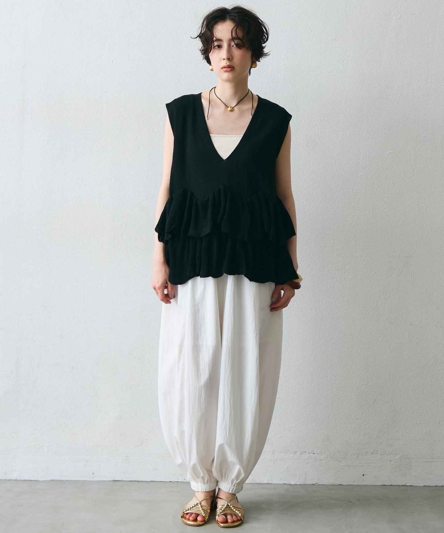 ラウンドフリルニットベスト