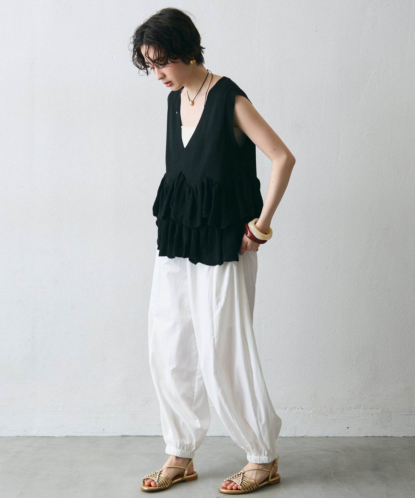 ラウンドフリルニットベスト