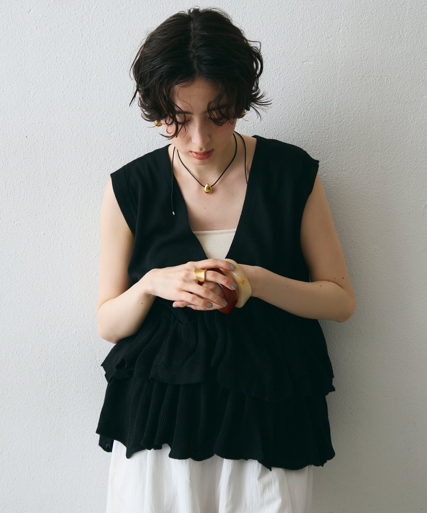 ラウンドフリルニットベスト