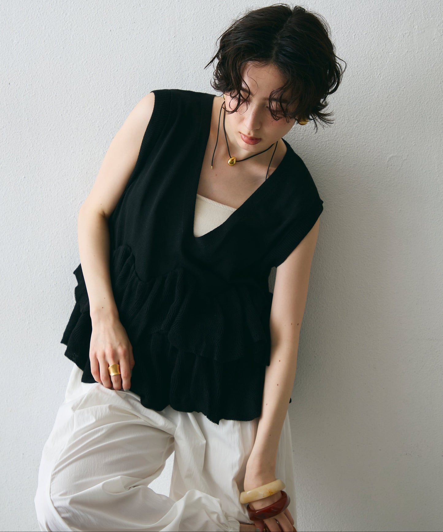 ラウンドフリルニットベスト