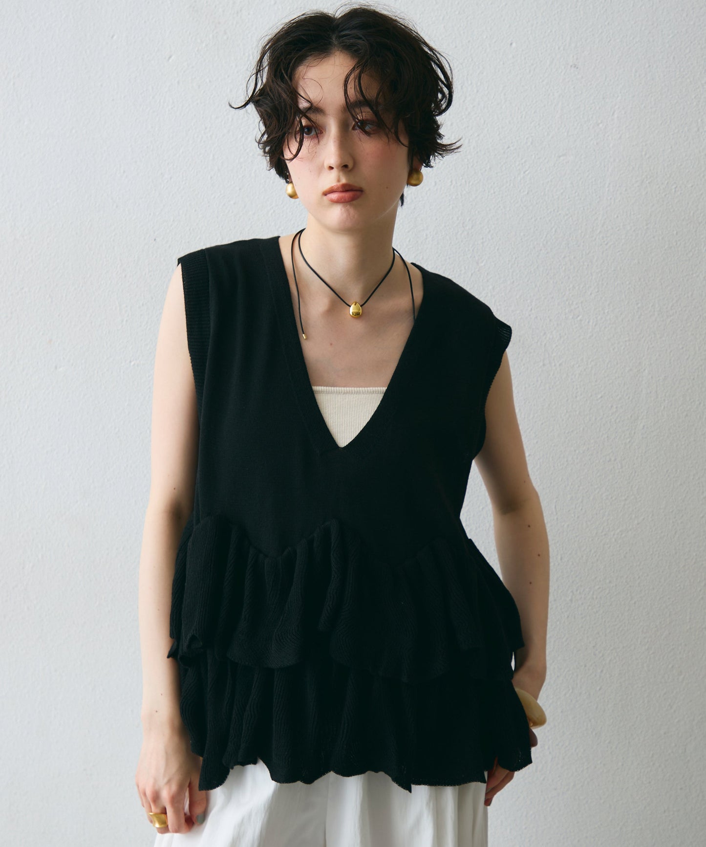 ラウンドフリルニットベスト