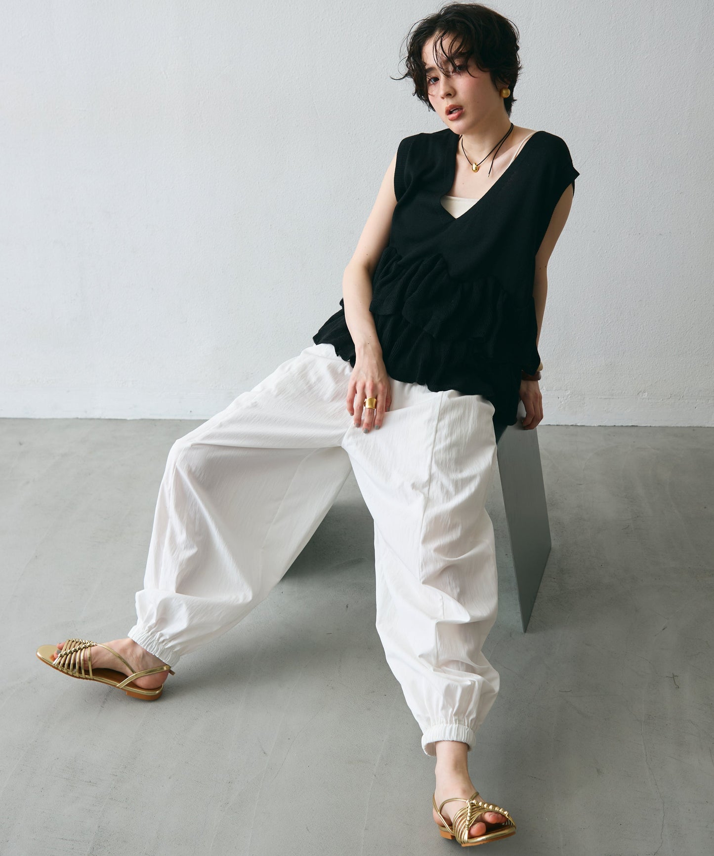 ラウンドフリルニットベスト