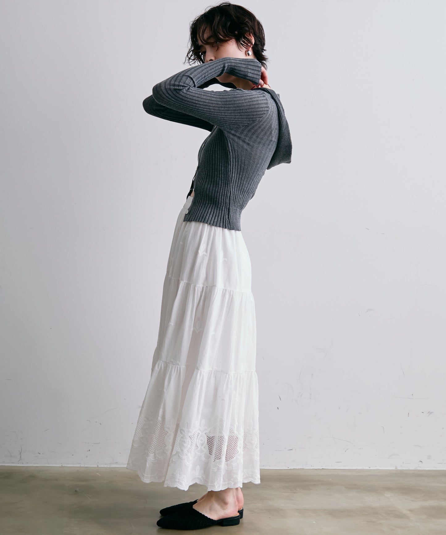 レース刺繍ティアードロングスカート