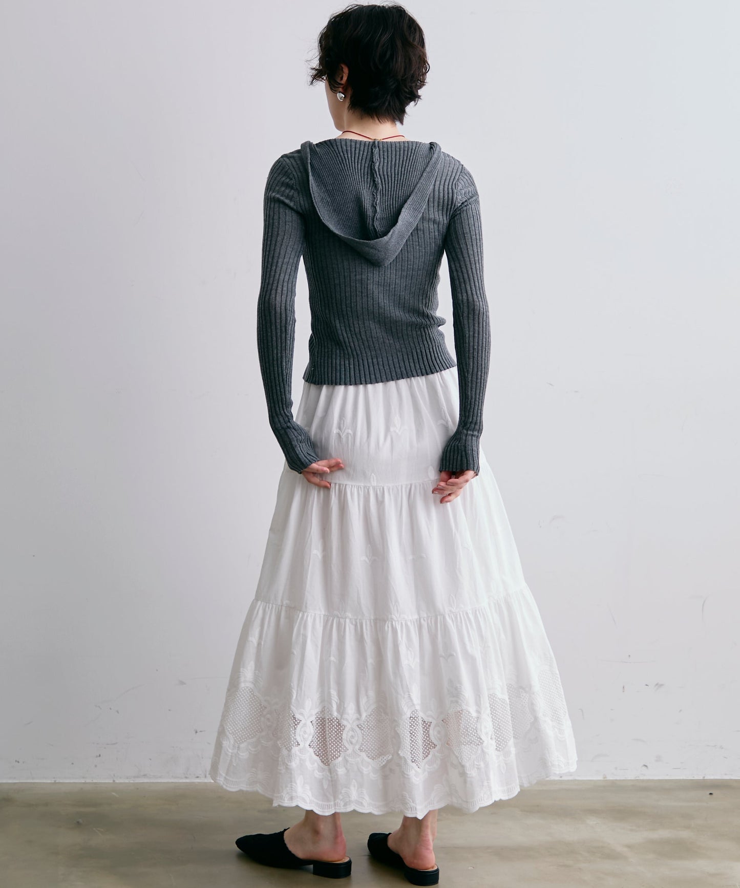 レース刺繍ティアードロングスカート