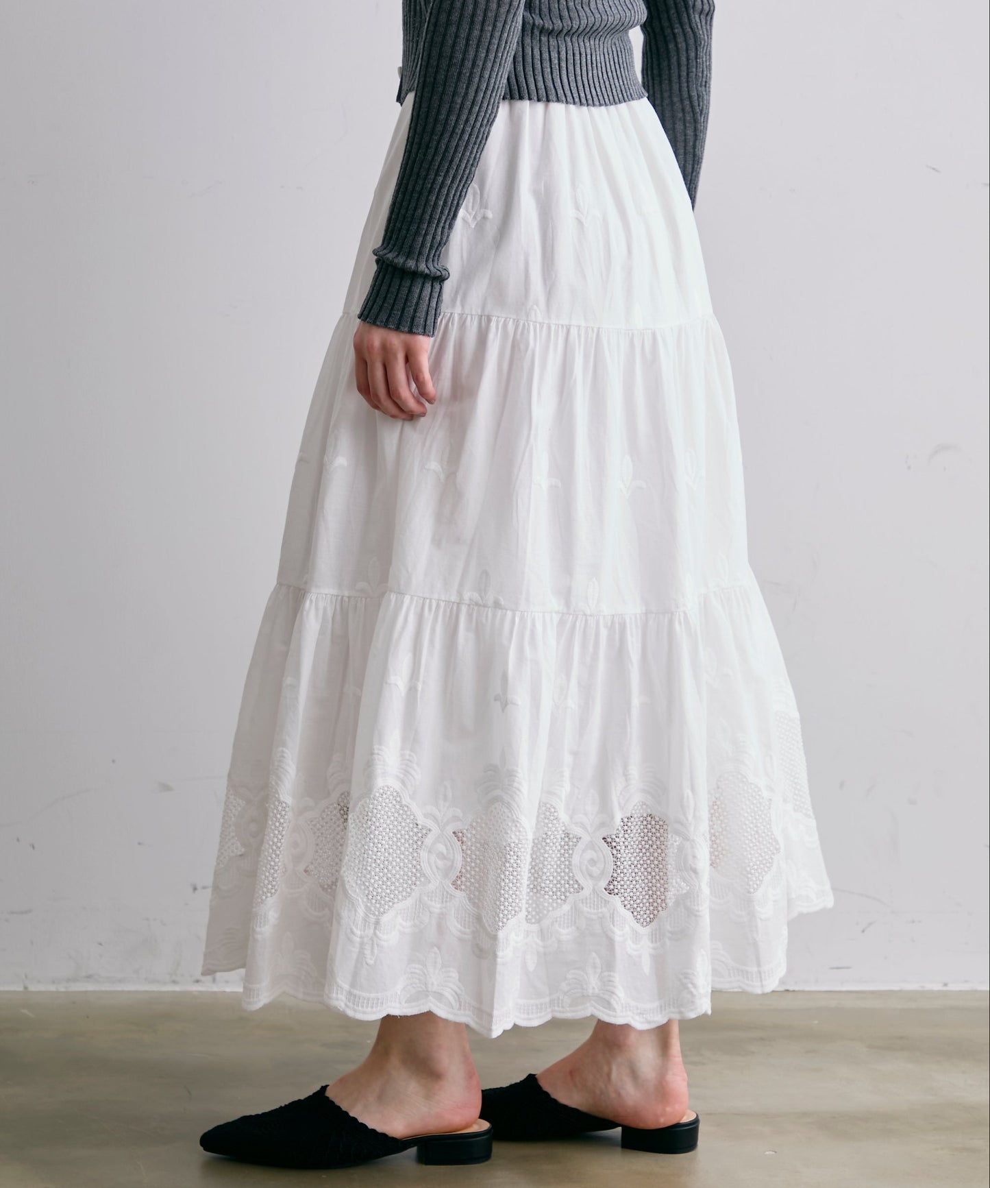 レース刺繍ティアードロングスカート