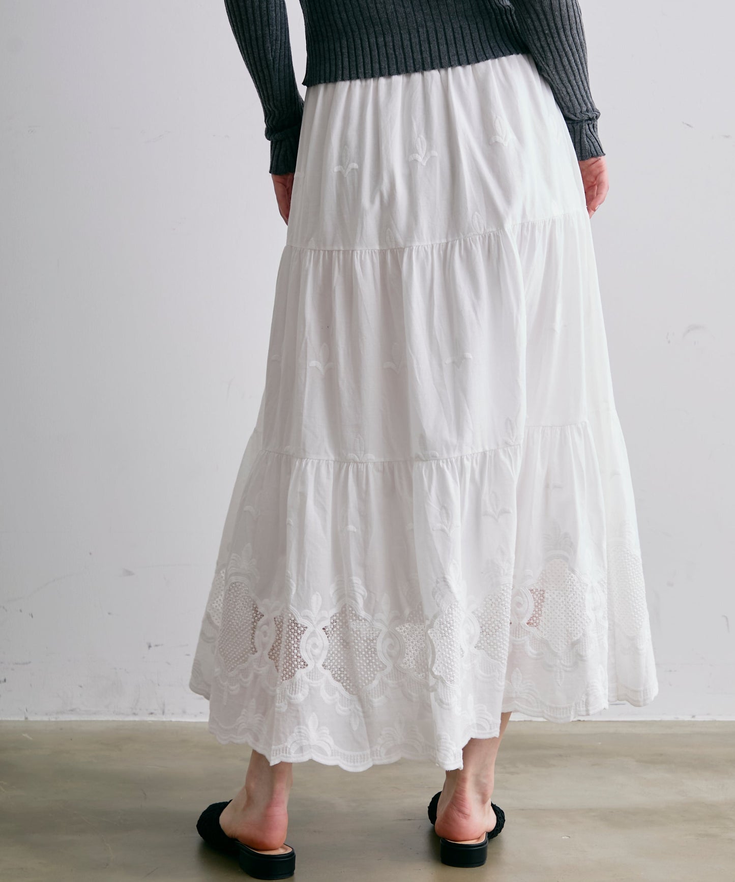 レース刺繍ティアードロングスカート