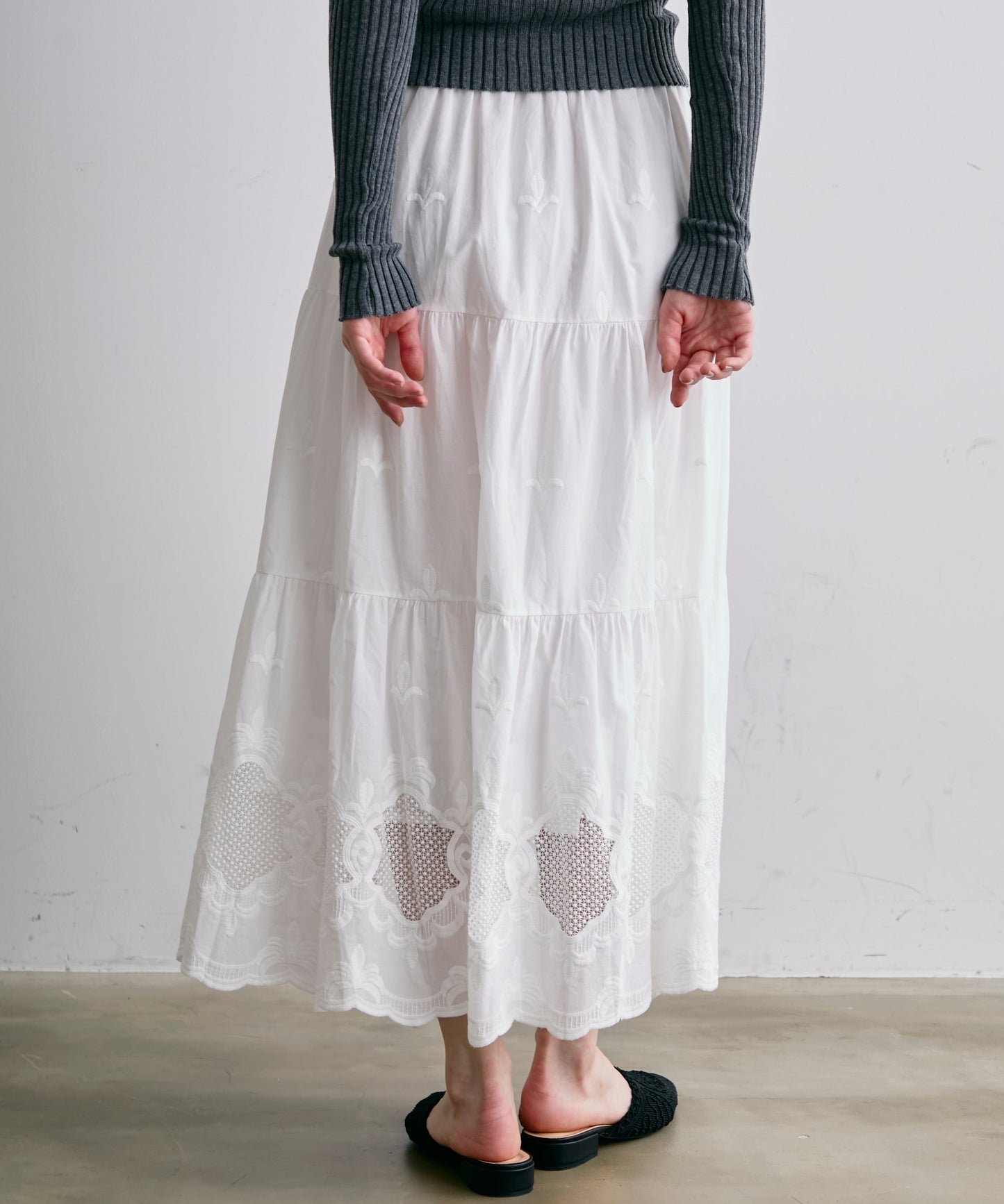 レース刺繍ティアードロングスカート
