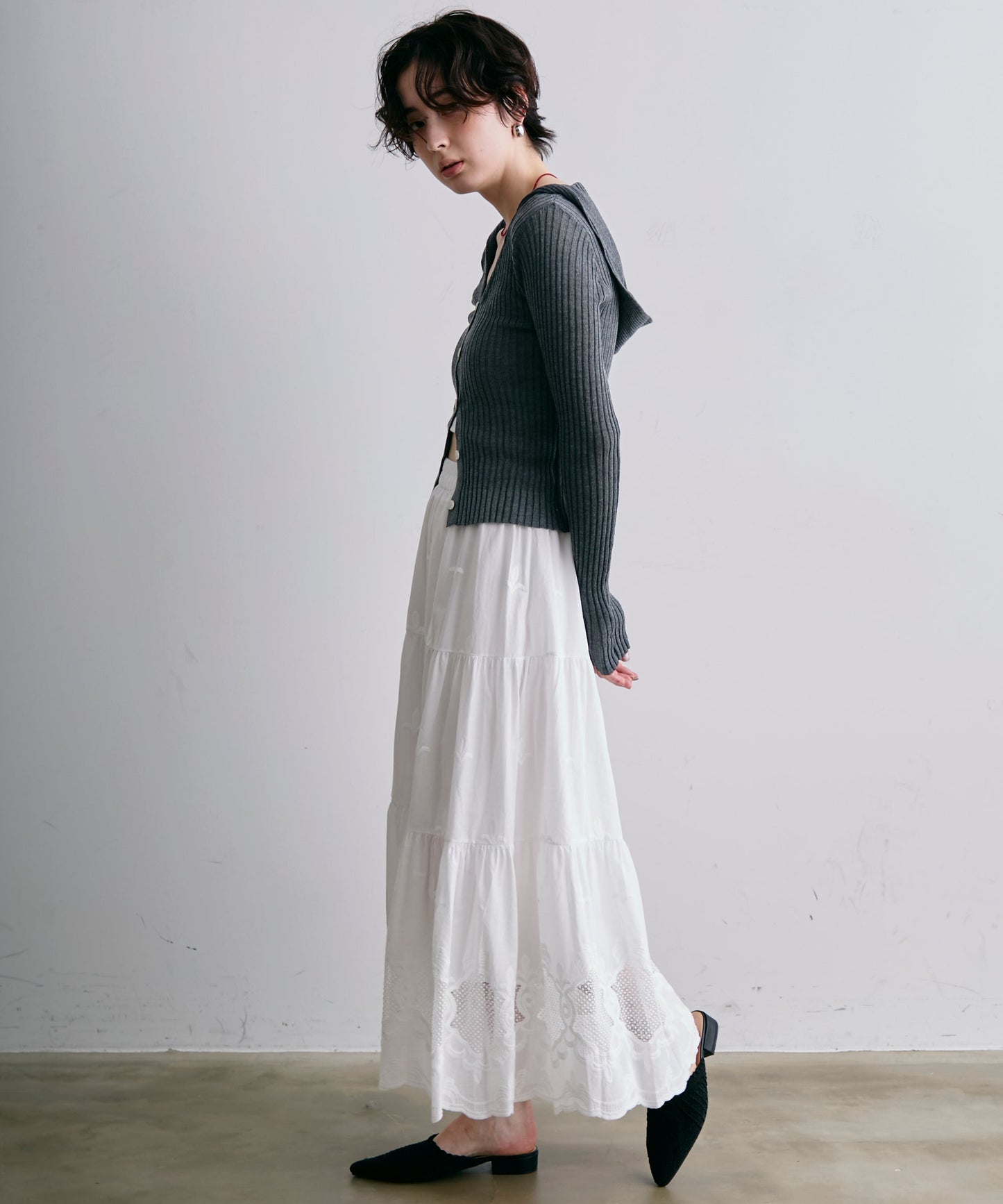 レース刺繍ティアードロングスカート