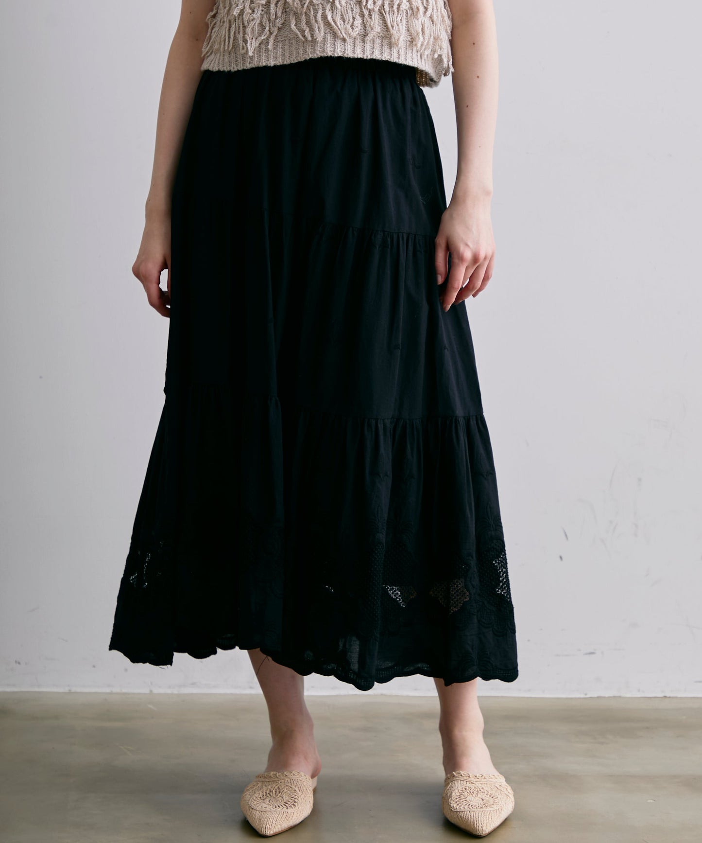 レース刺繍ティアードロングスカート