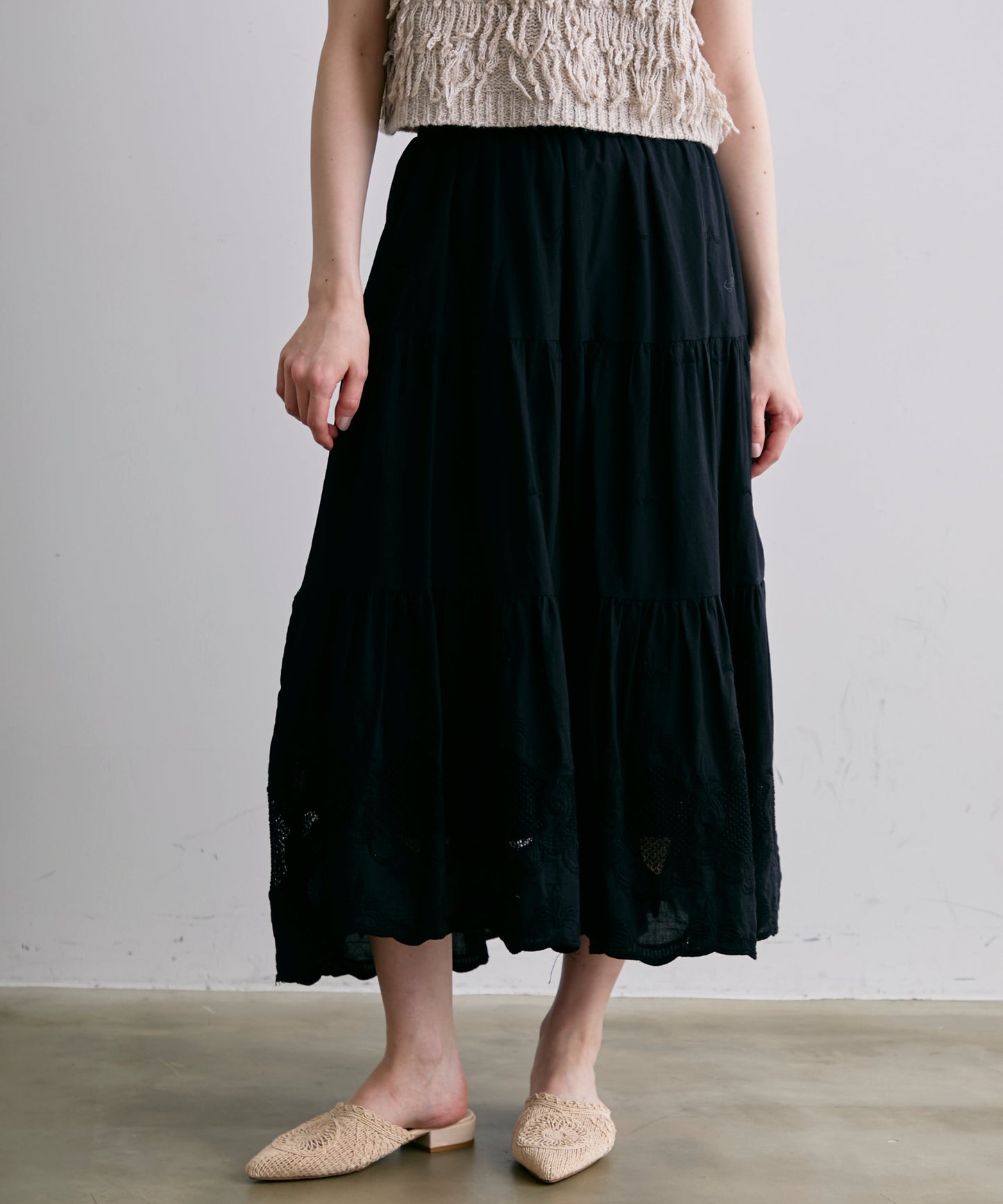 レース刺繍ティアードロングスカート