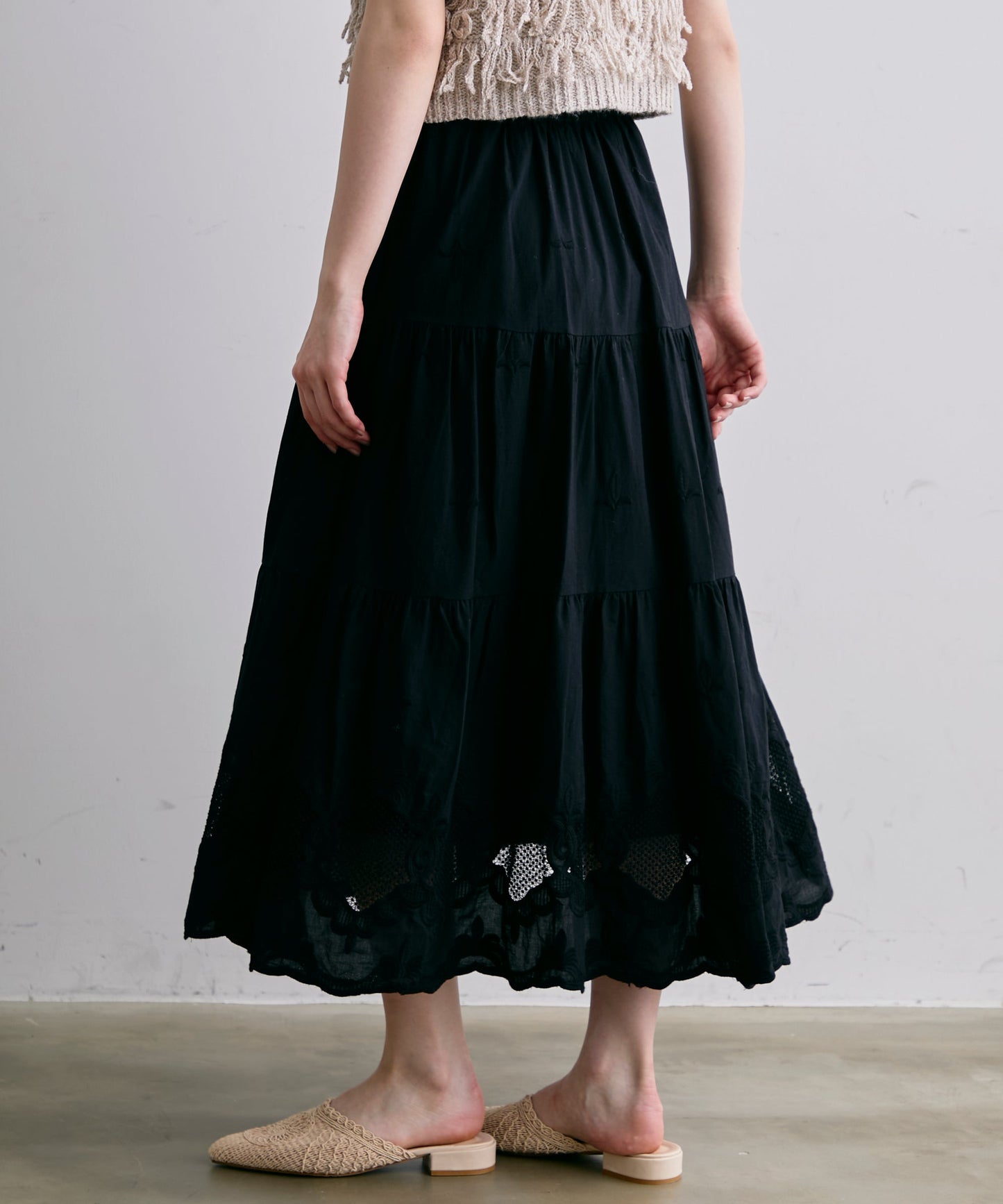 レース刺繍ティアードロングスカート