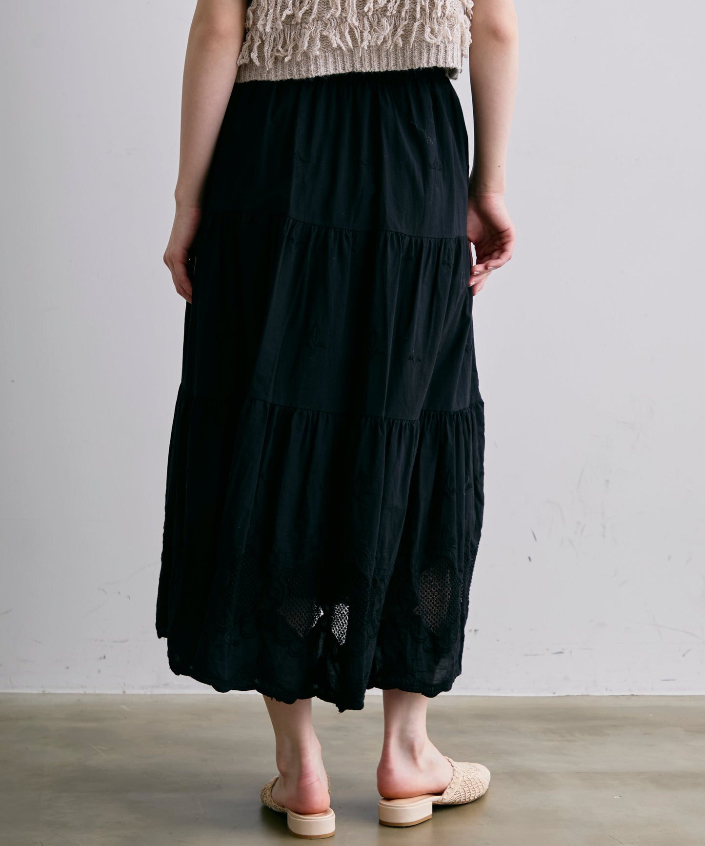 レース刺繍ティアードロングスカート
