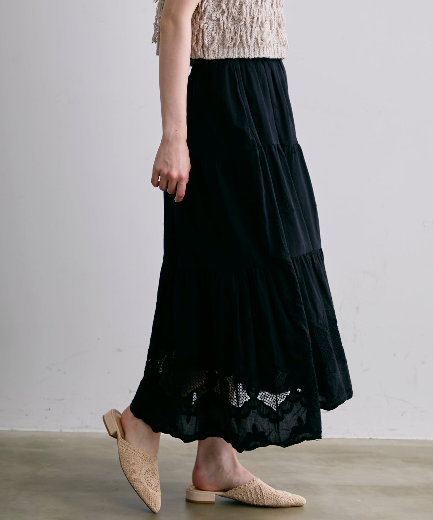 レース刺繍ティアードロングスカート