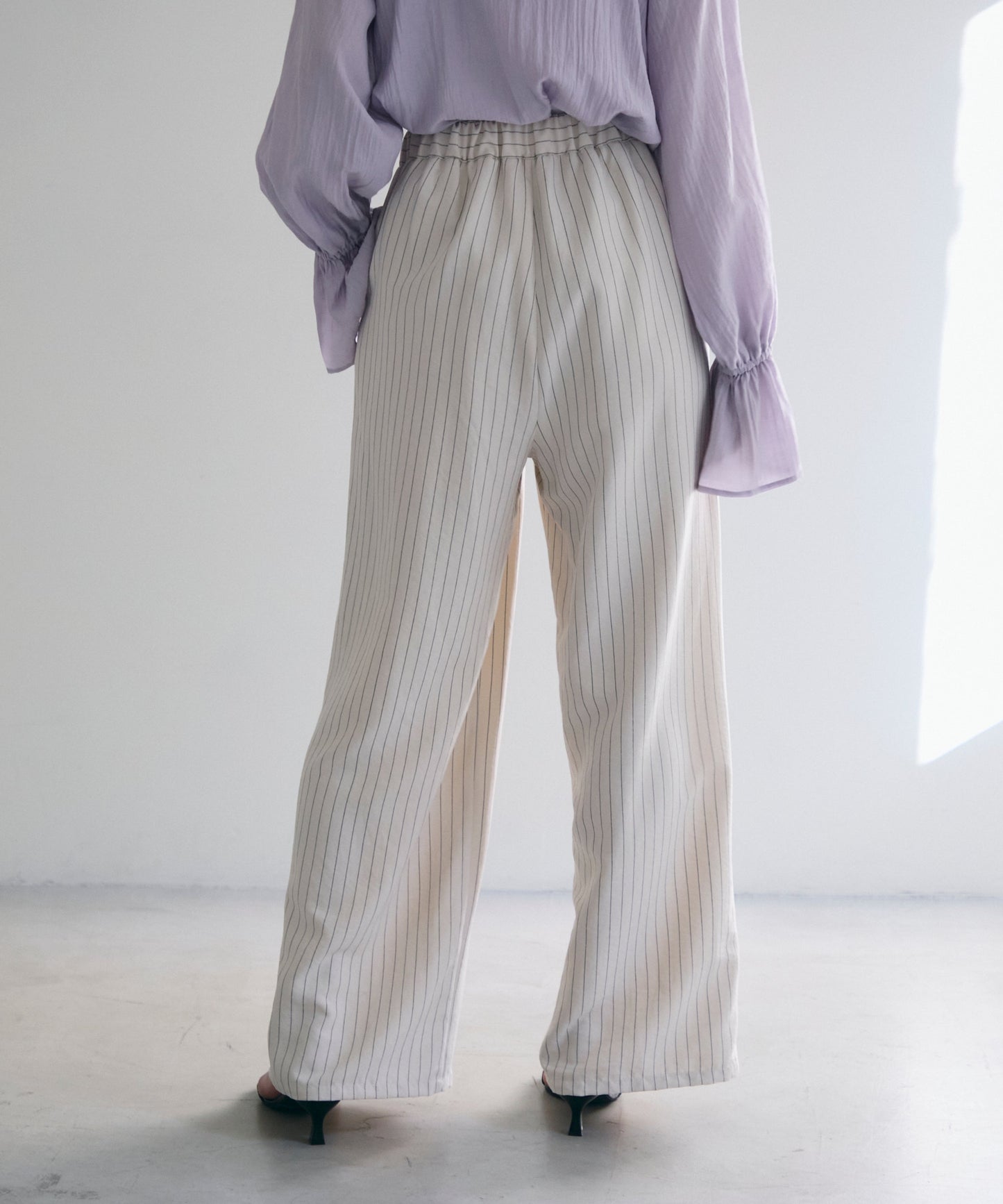 パウダースキンストライプギャザーイージーパンツ