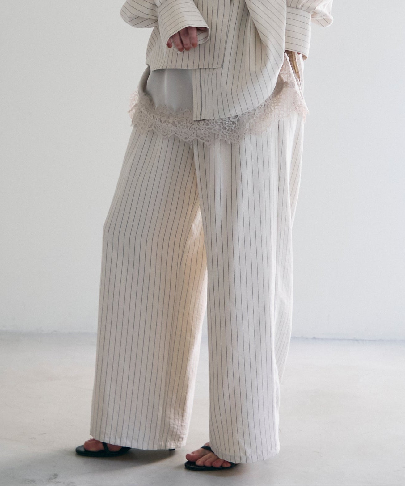 パウダースキンストライプギャザーイージーパンツ