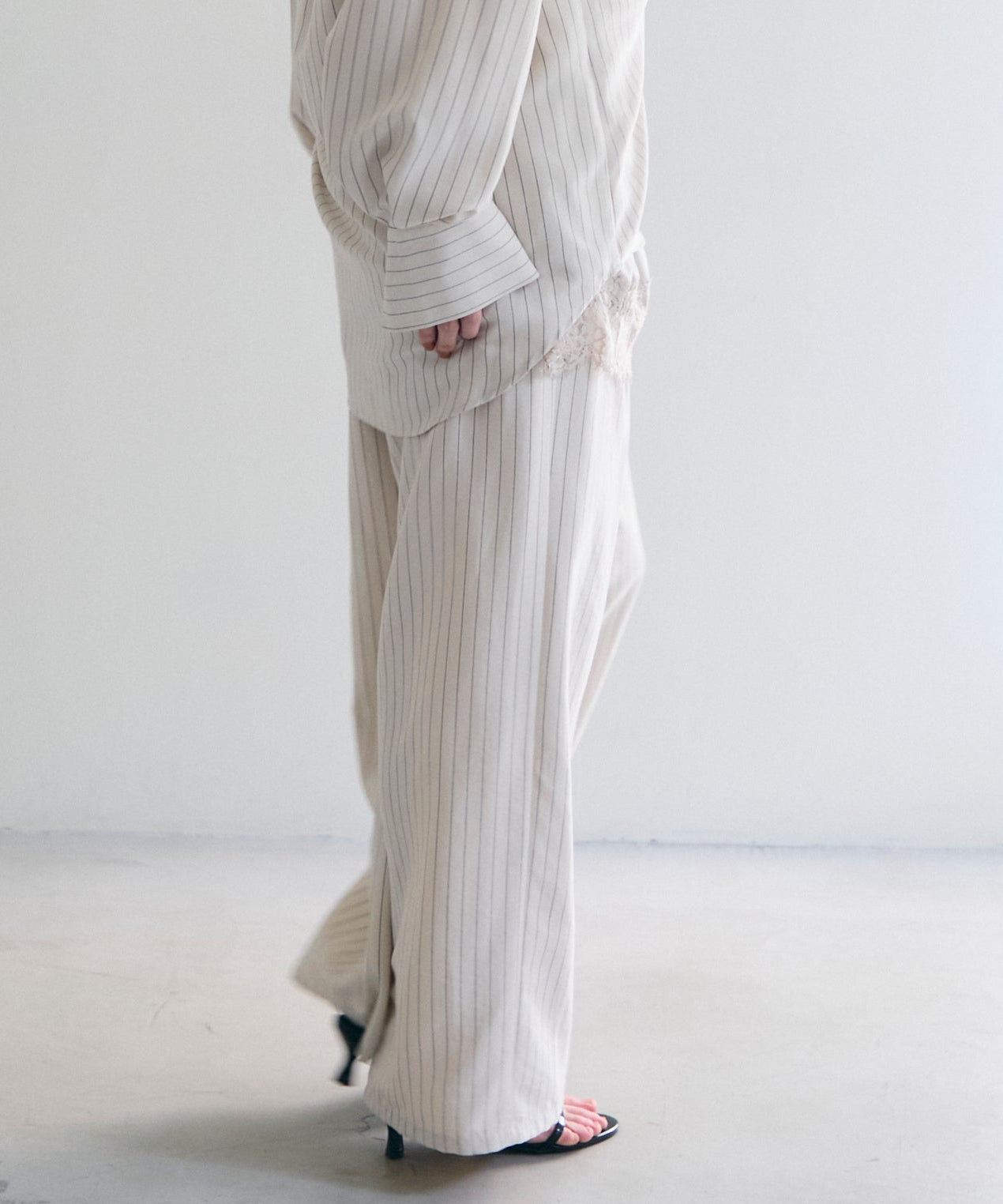 パウダースキンストライプギャザーイージーパンツ