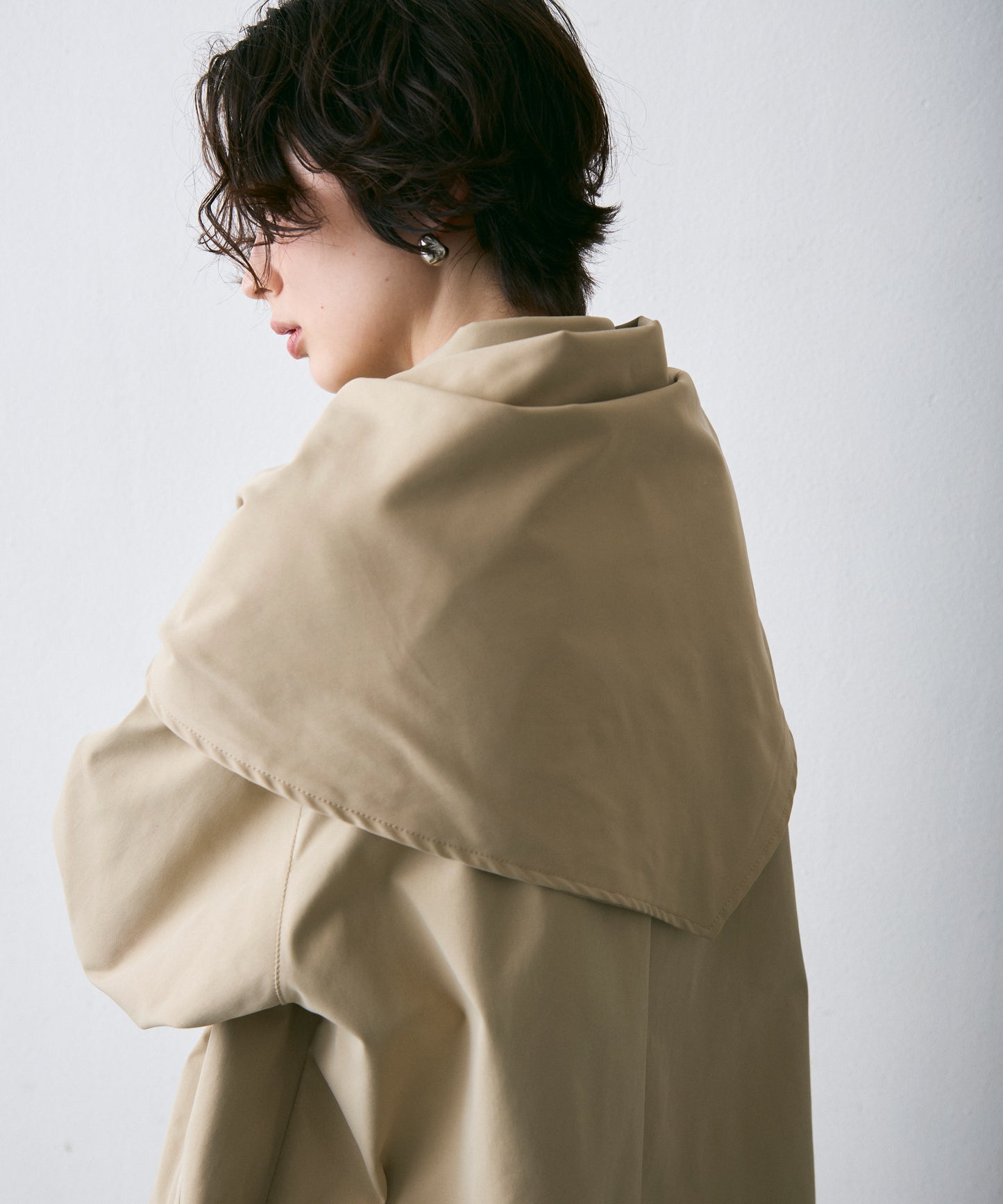 コンパクトツイルスカーフ付きステンカラーコート