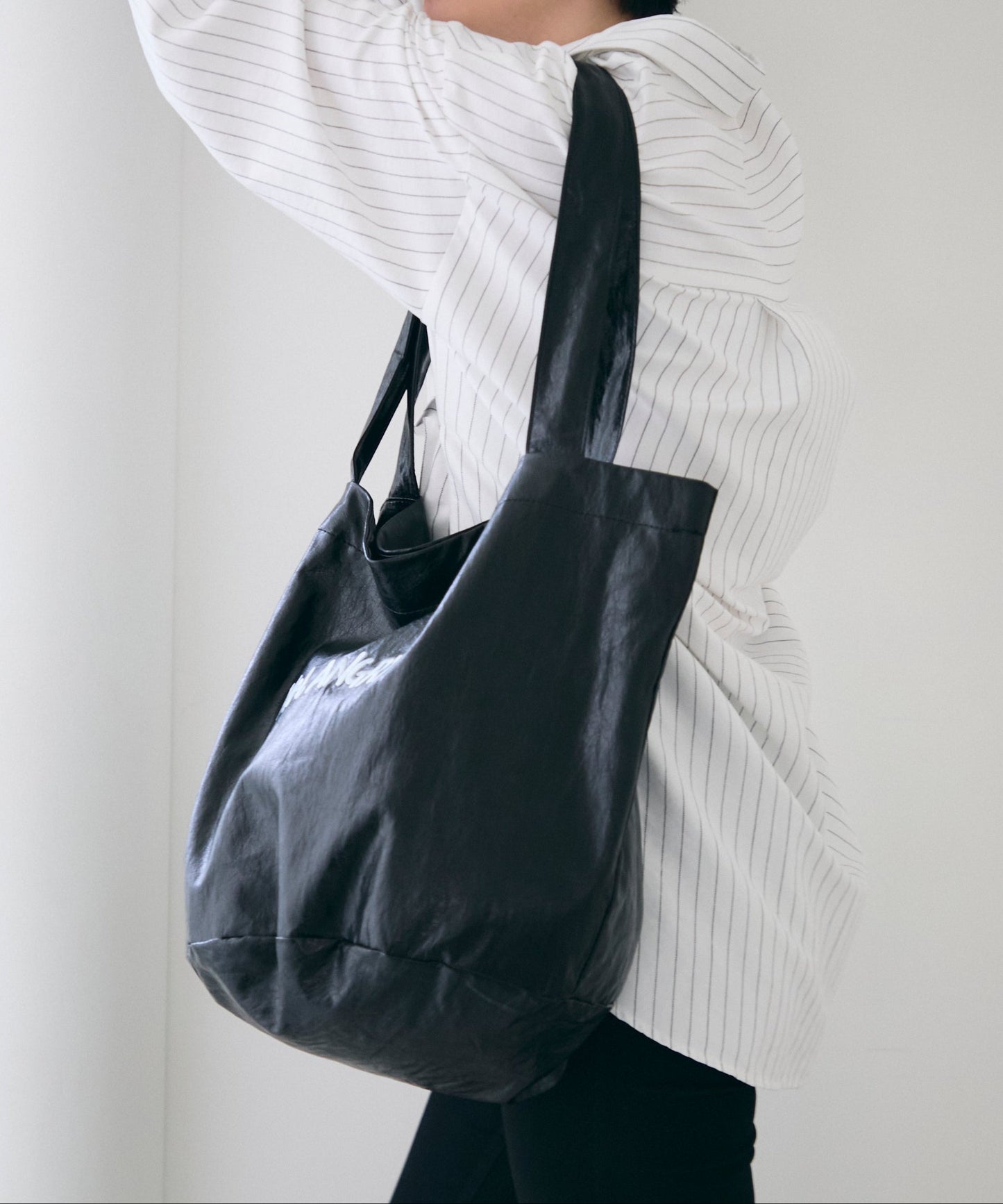 ロゴ刺繍ビッグショルダーBag