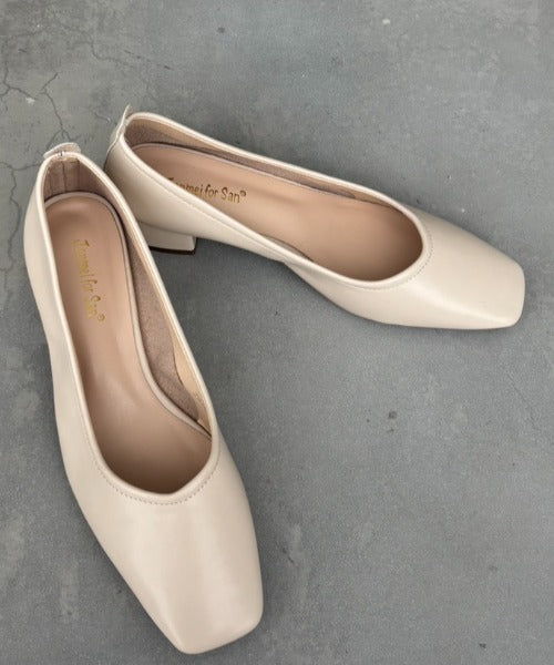 スクエアトゥパンプス